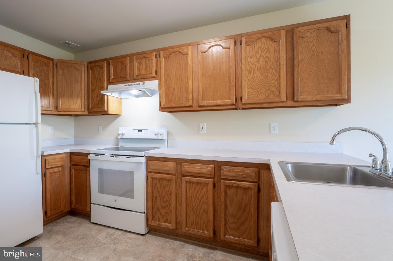 CAPTAINS QUARTER CONDOMINIUM - Residential Lease