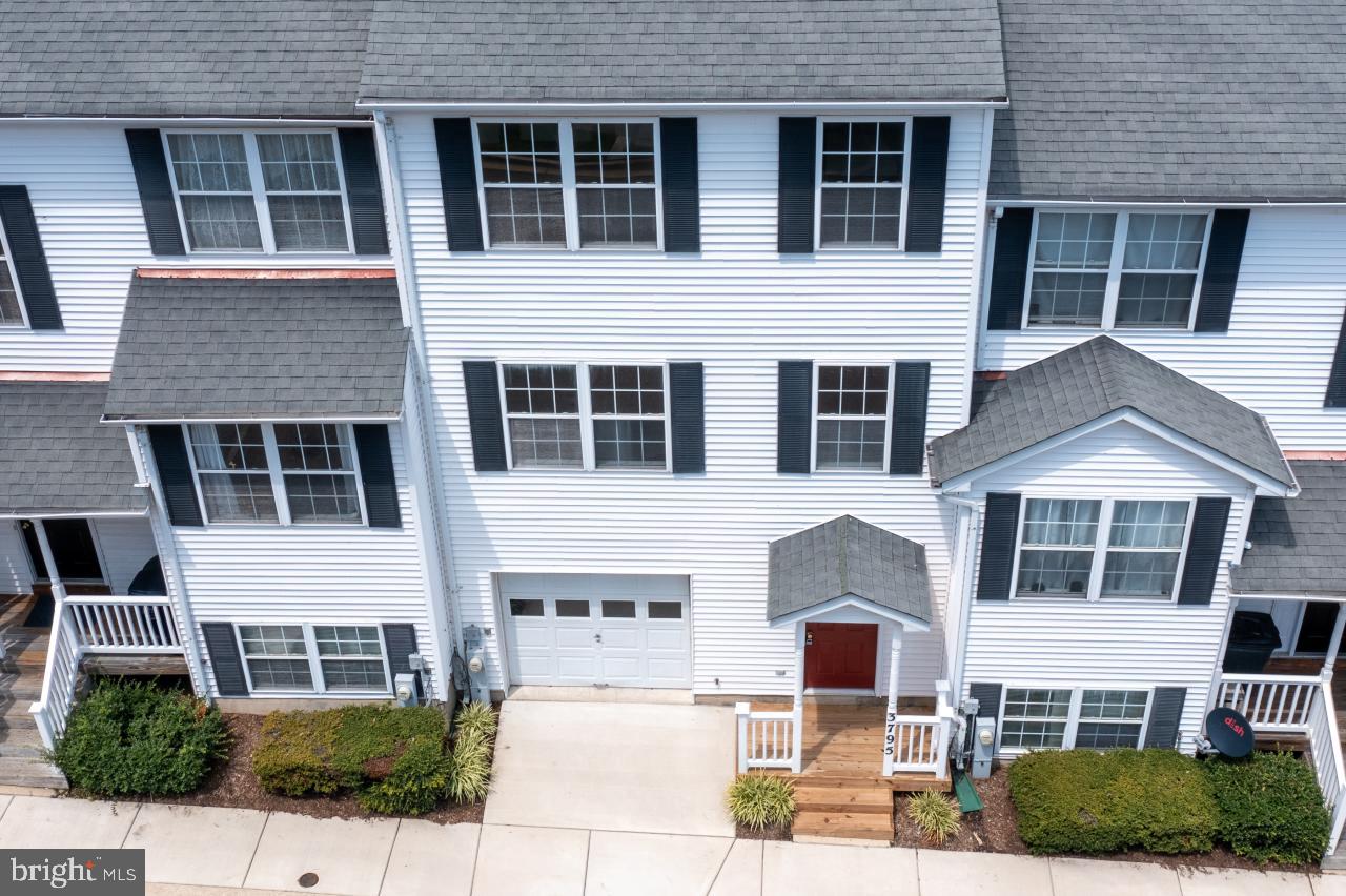 CAPTAINS QUARTER CONDOMINIUM - Residential Lease