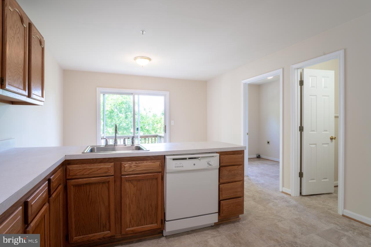 CAPTAINS QUARTER CONDOMINIUM - Residential Lease