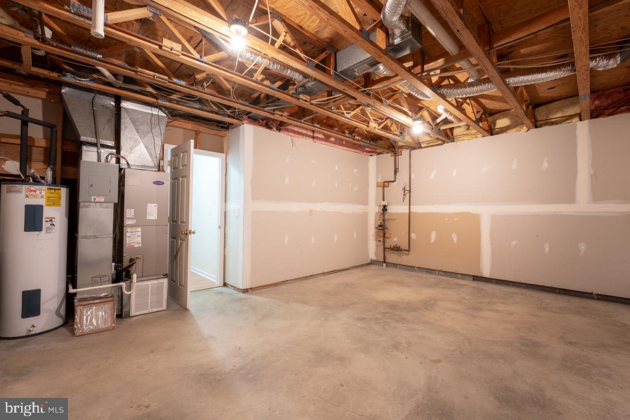 CAPTAINS QUARTER CONDOMINIUM - Residential Lease