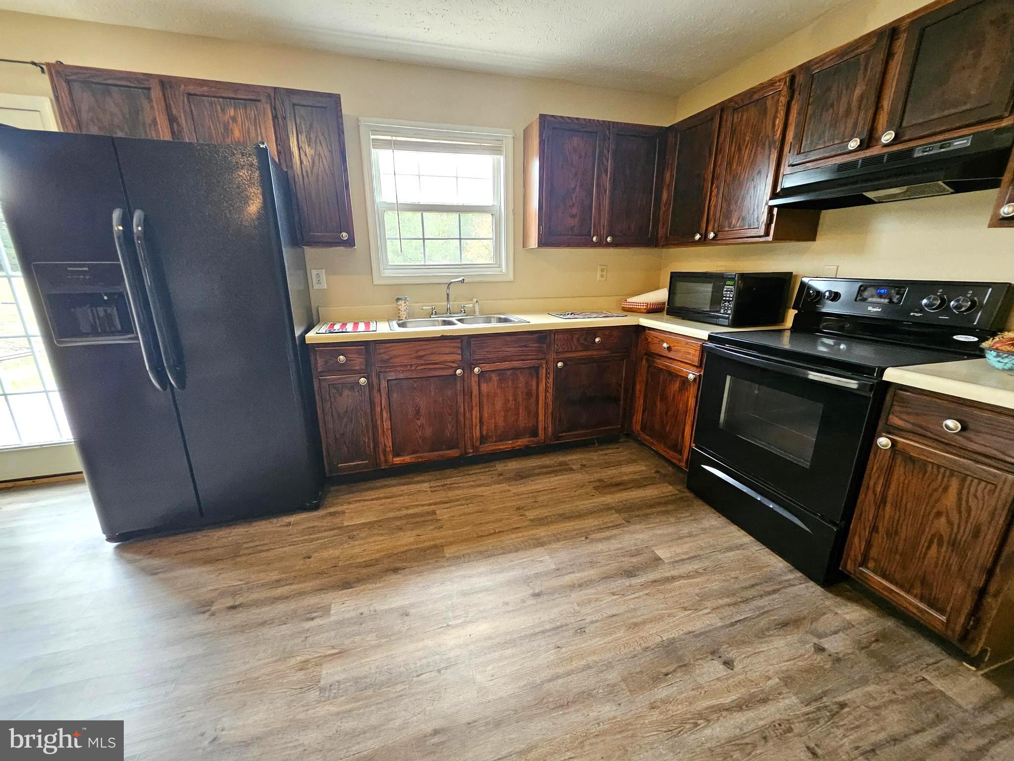 FAIRVIEW ESTATES - Residential