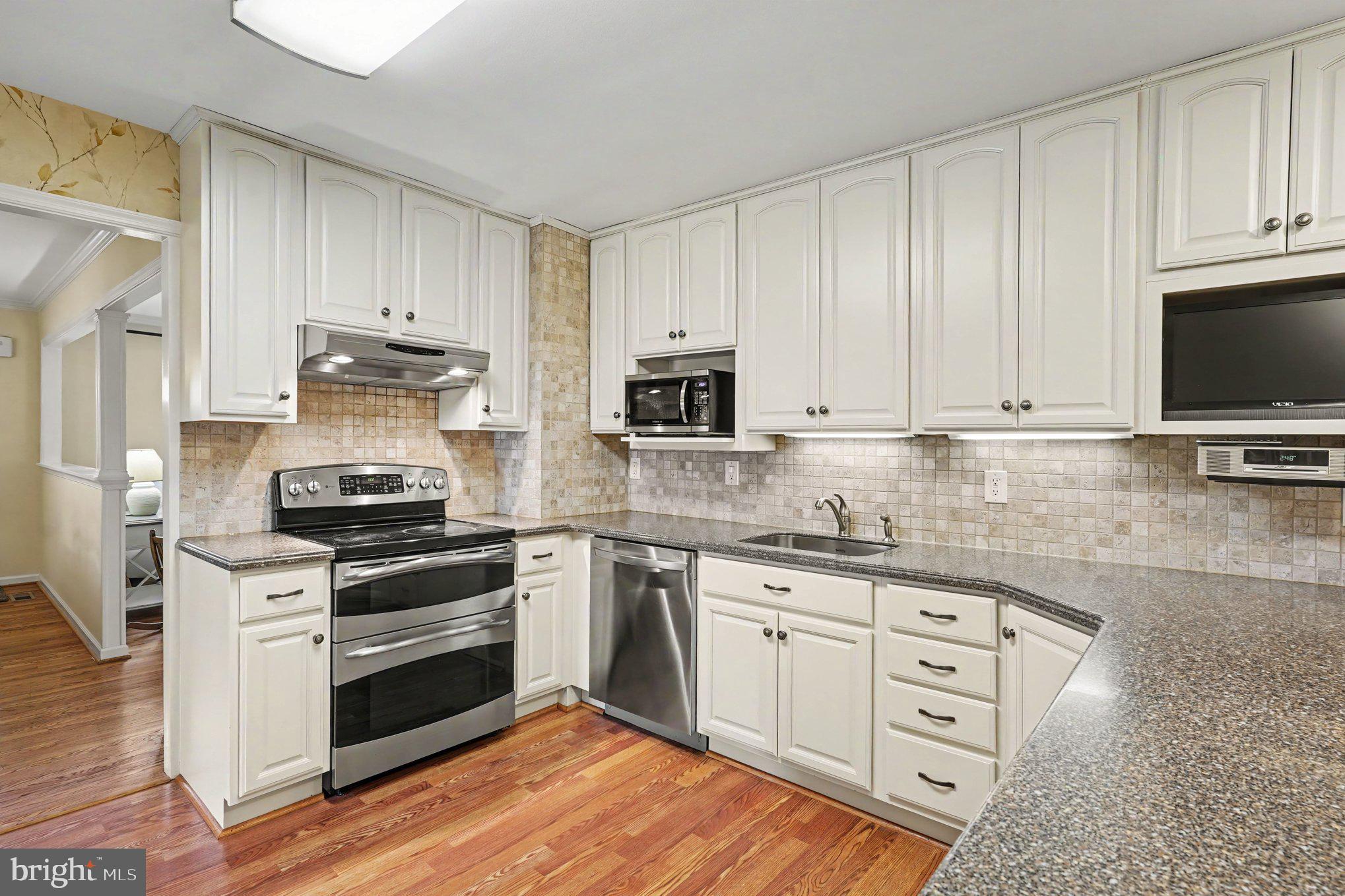 109 W THOMSON DRIVE
