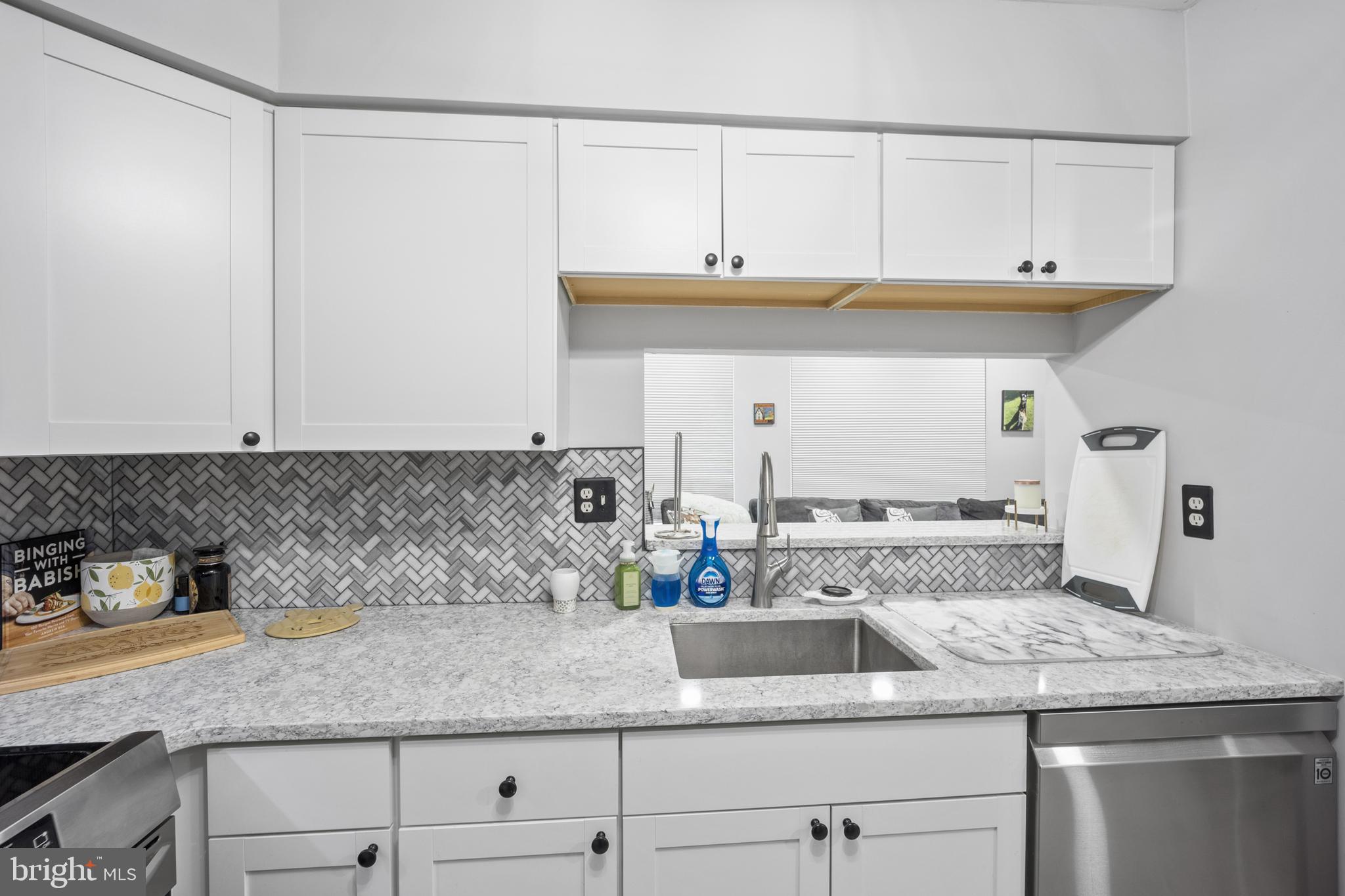 SAW MILL VALLEY - Residential