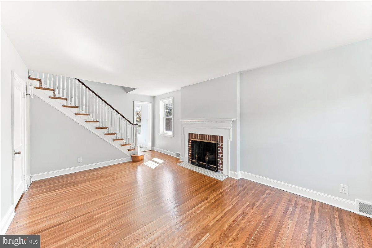 305 STEEL ROAD