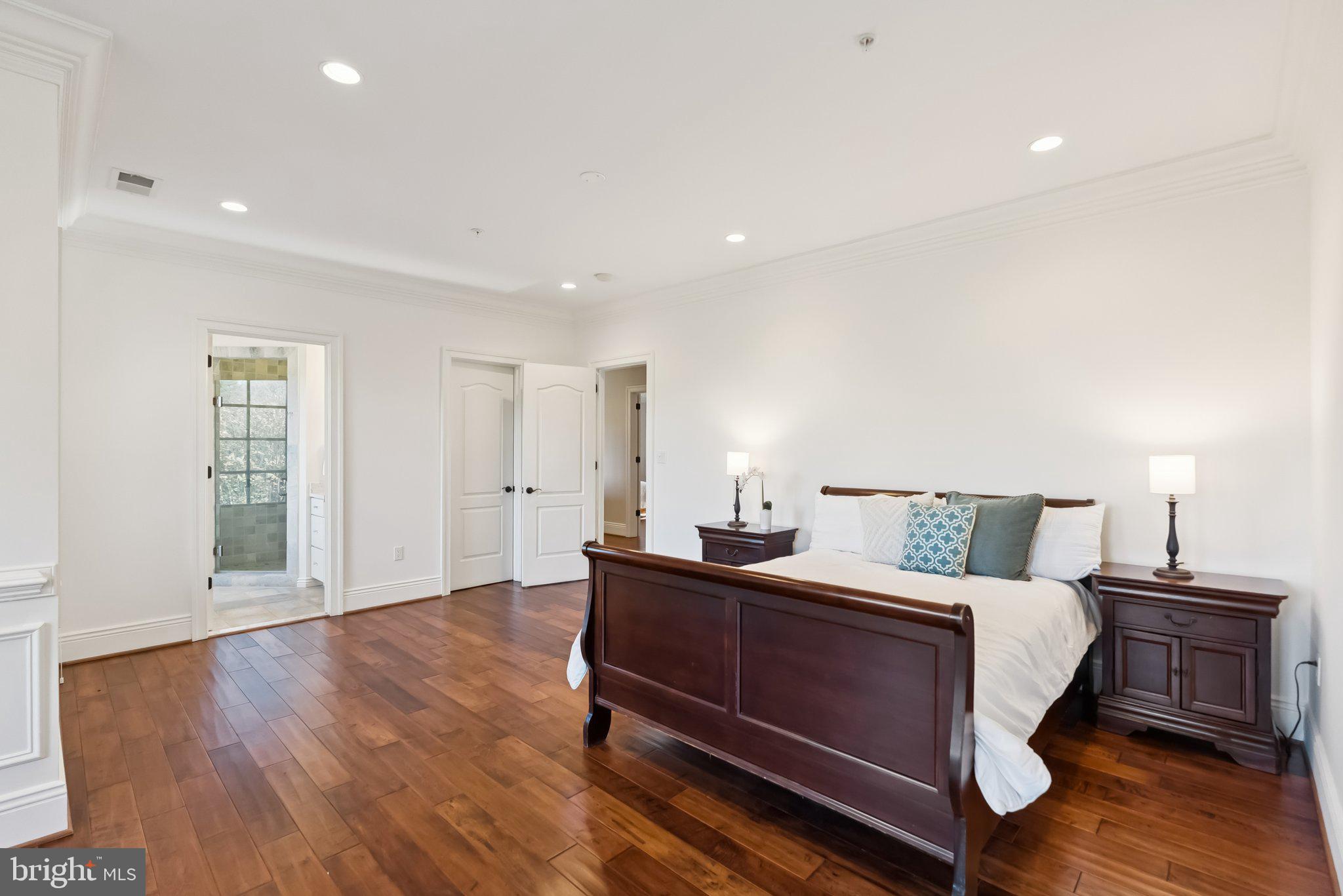 POTOMAC MANOR - Residential