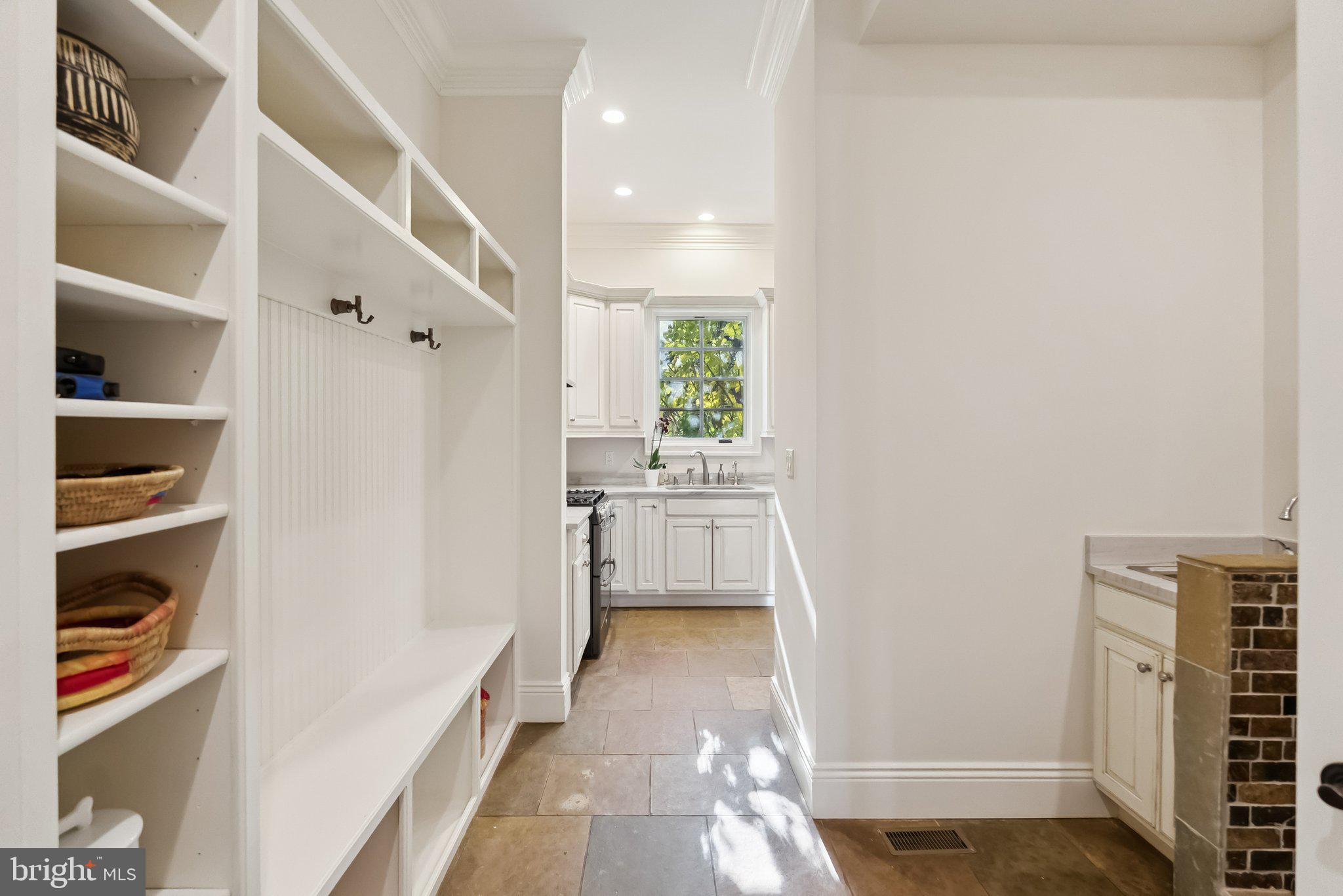 POTOMAC MANOR - Residential