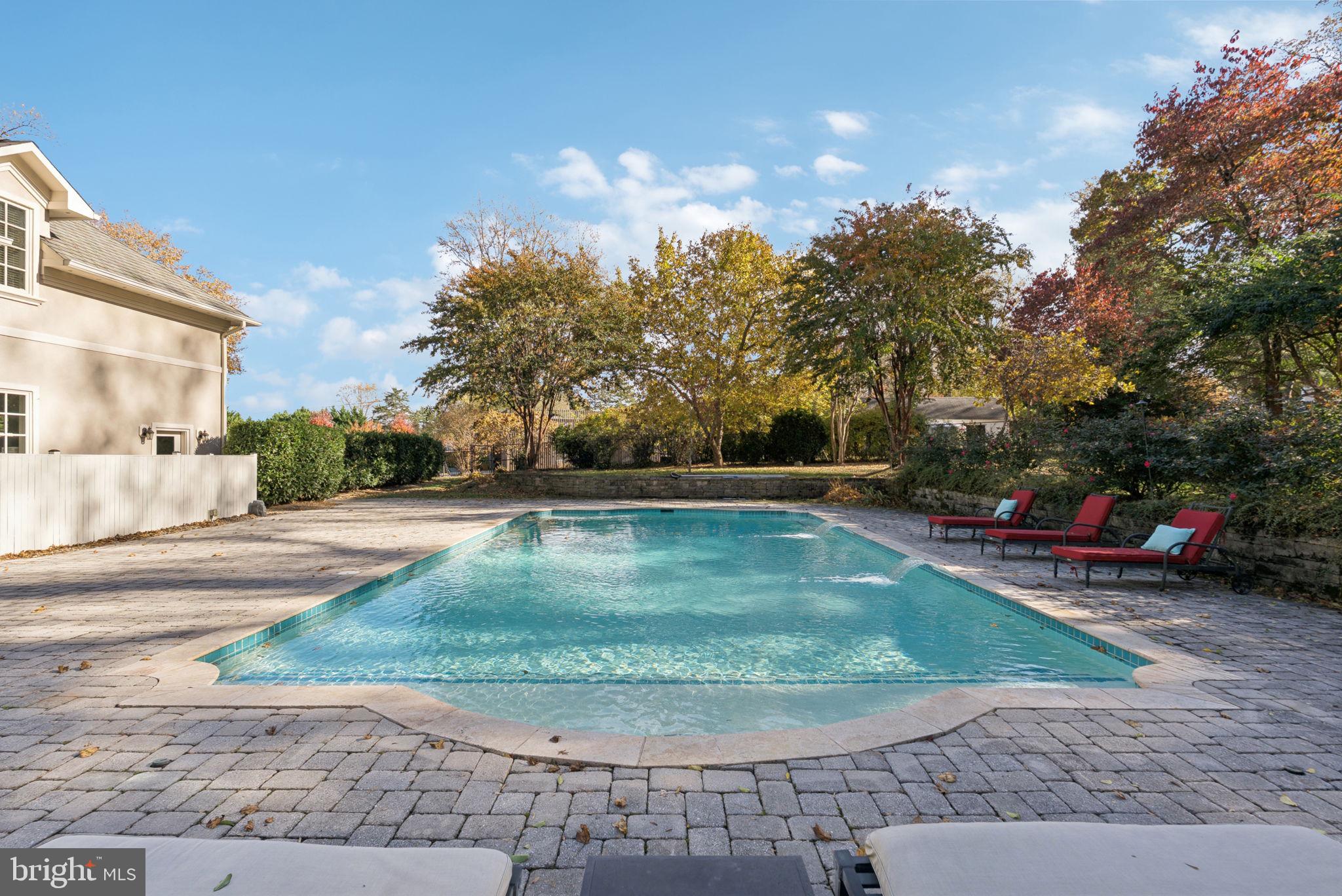 POTOMAC MANOR - Residential