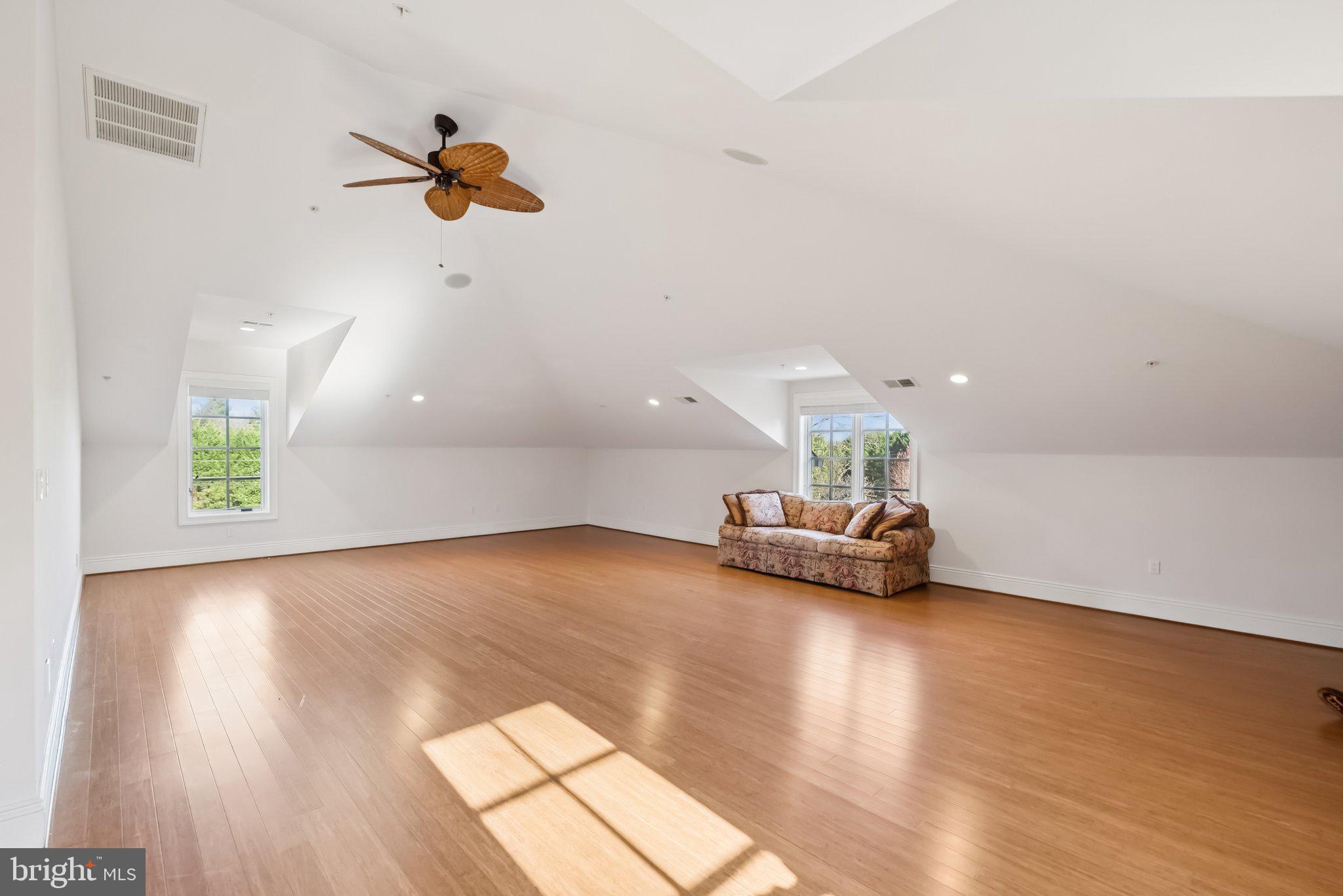 POTOMAC MANOR - Residential