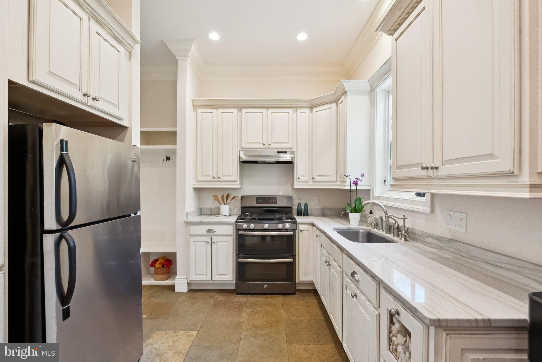 POTOMAC MANOR - Residential