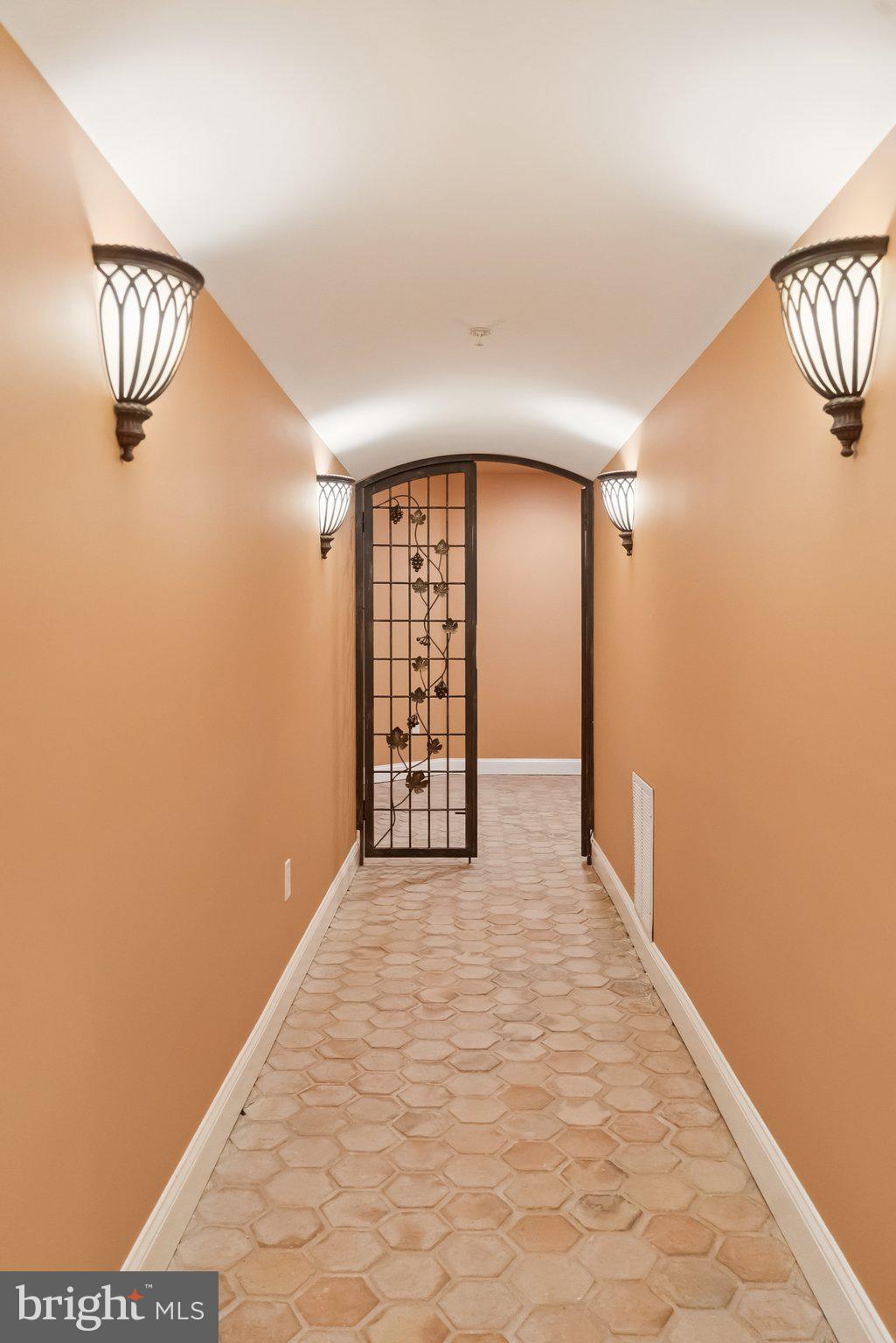 POTOMAC MANOR - Residential