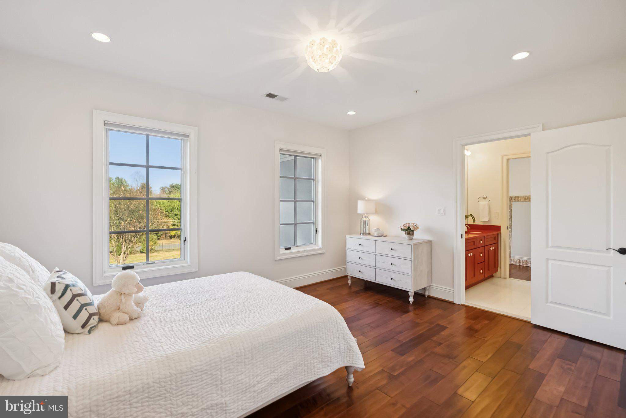 POTOMAC MANOR - Residential