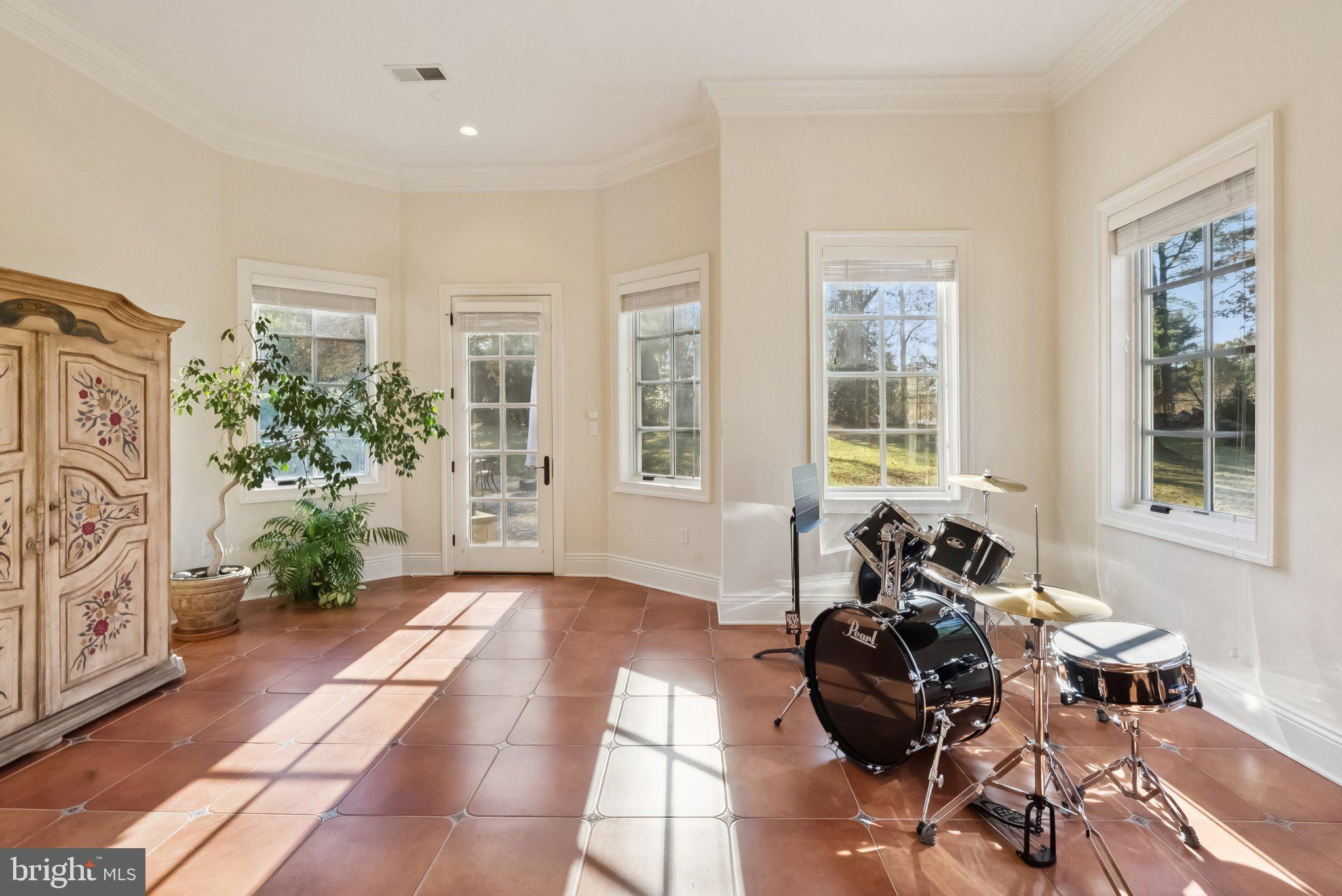 POTOMAC MANOR - Residential