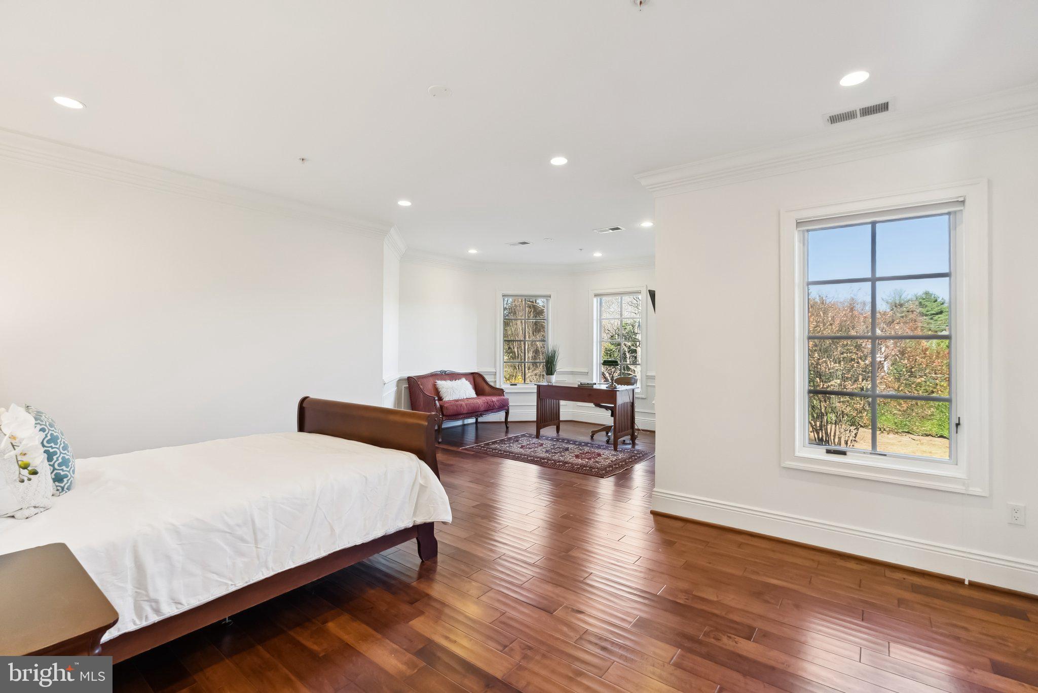 POTOMAC MANOR - Residential