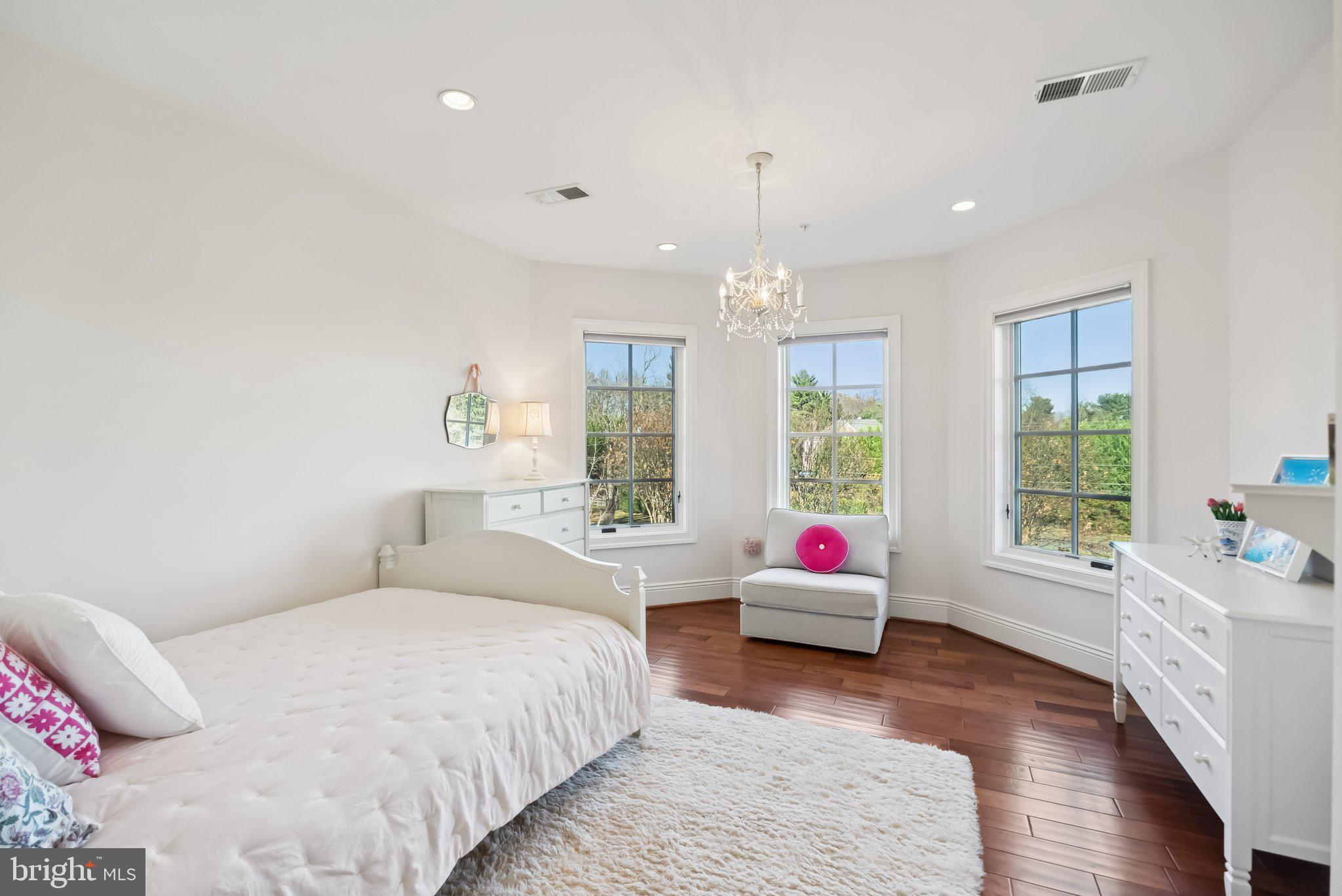 POTOMAC MANOR - Residential