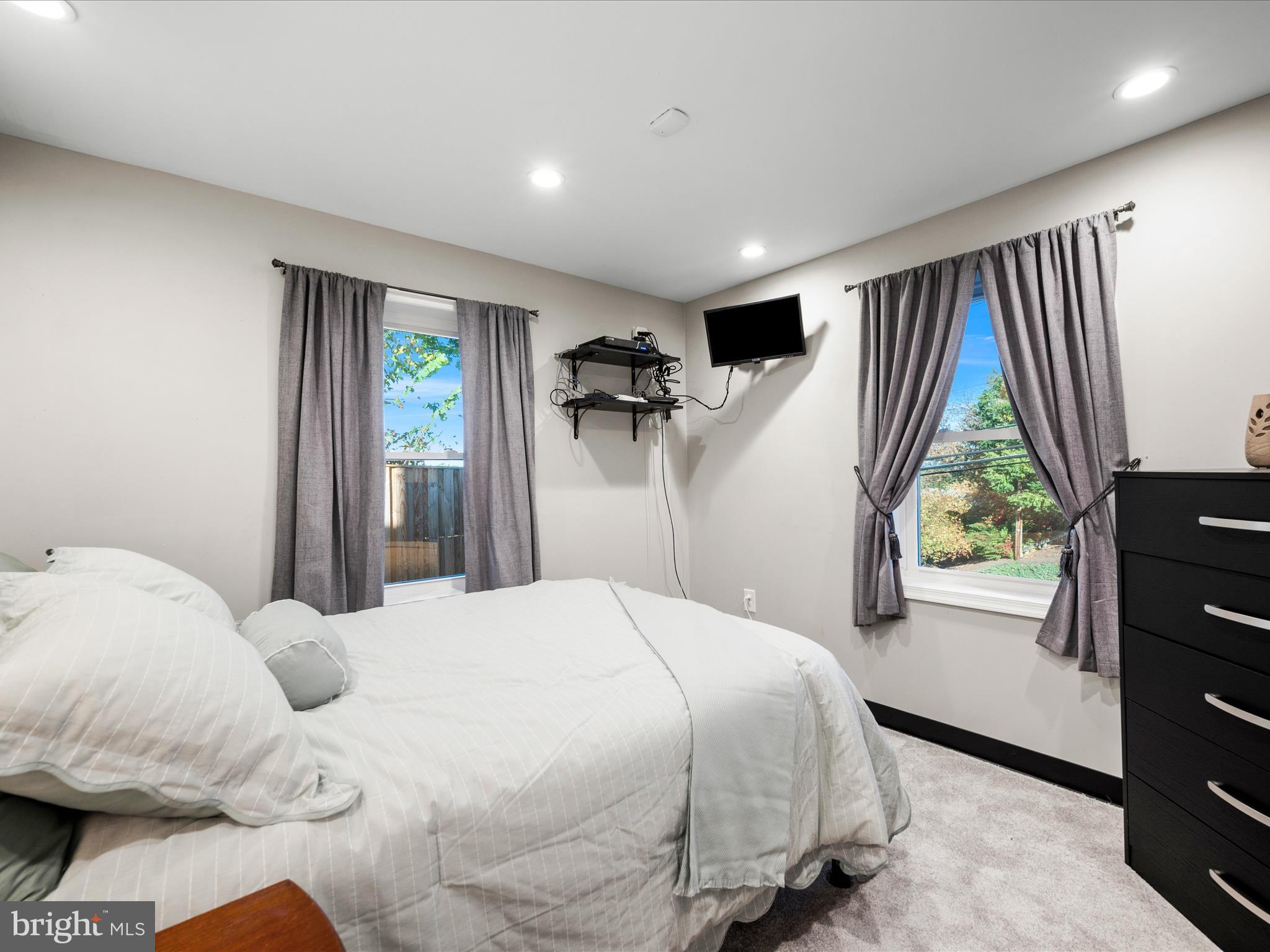 COLLEGE HEIGHTS - Commercial Sale