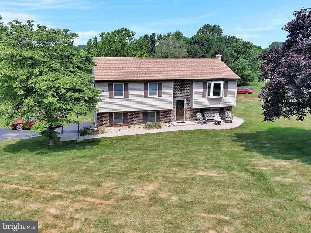 Photo of 24 FAIRWAY DR, QUARRYVILLE, PA 17566 (MLS # PALA2036678)