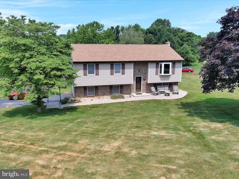 Photo of 24 FAIRWAY DR, QUARRYVILLE, PA 17566 (MLS # PALA2036678)
