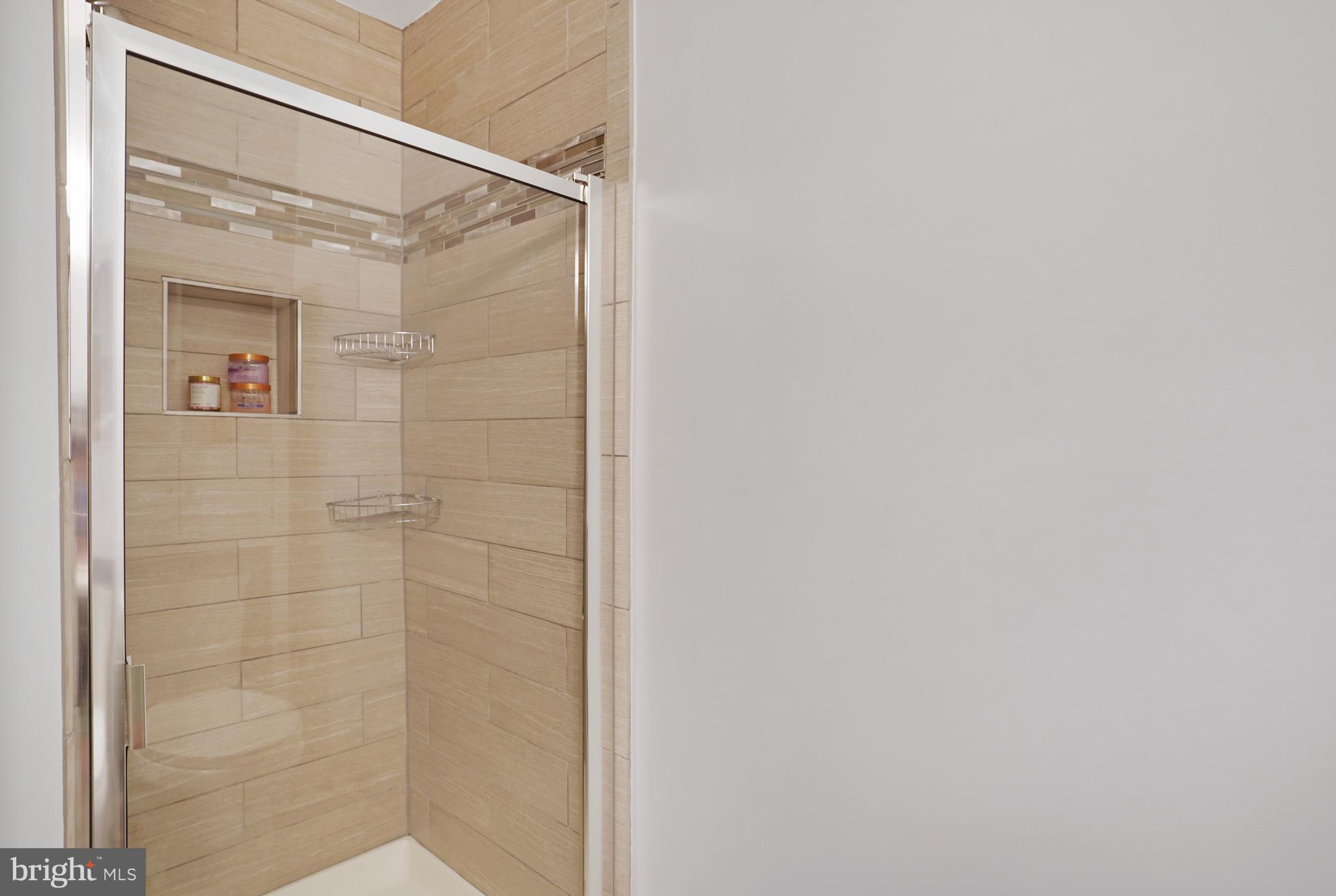 BURKE LAKE ESTATES - Residential