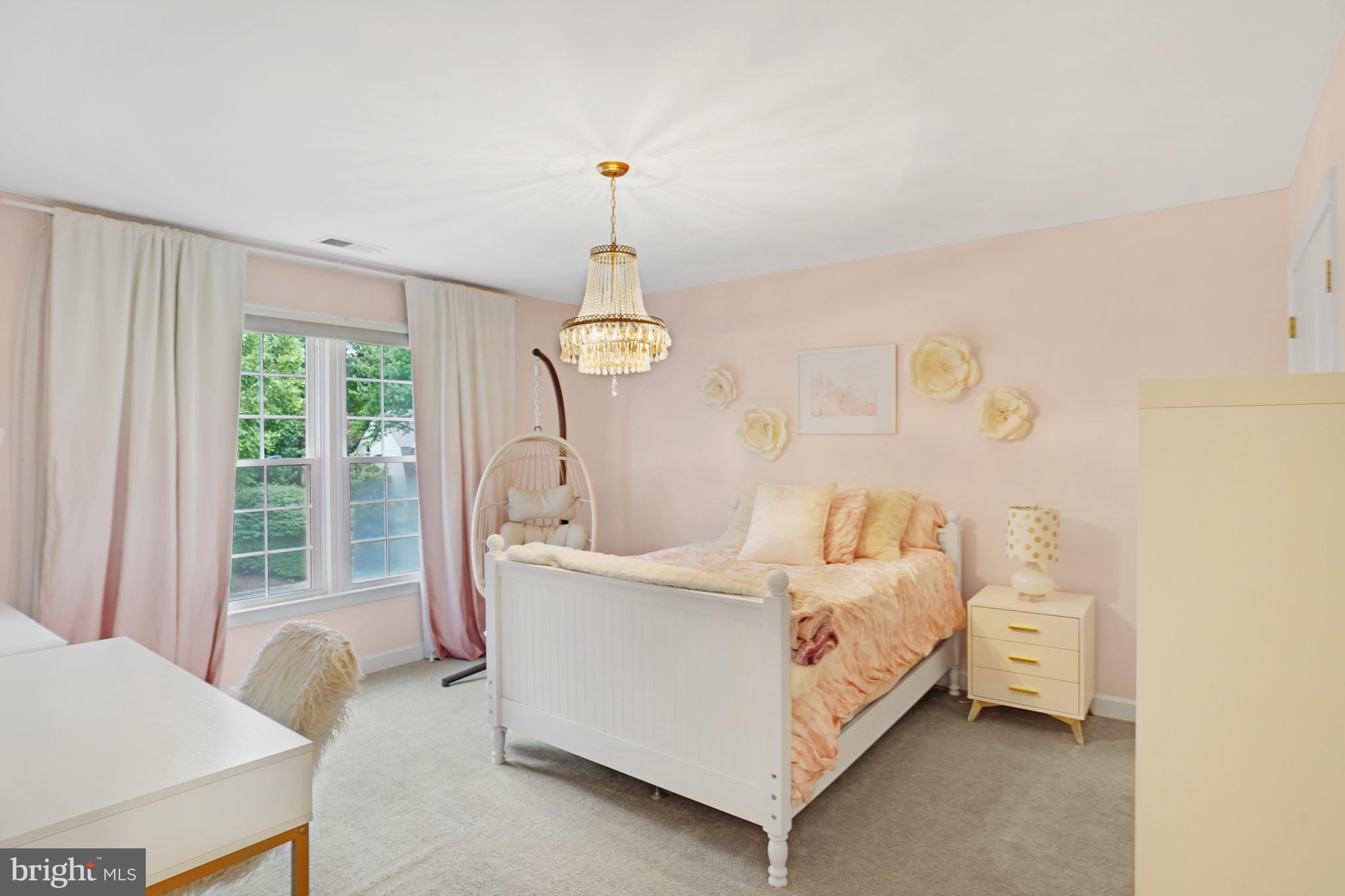 BURKE LAKE ESTATES - Residential