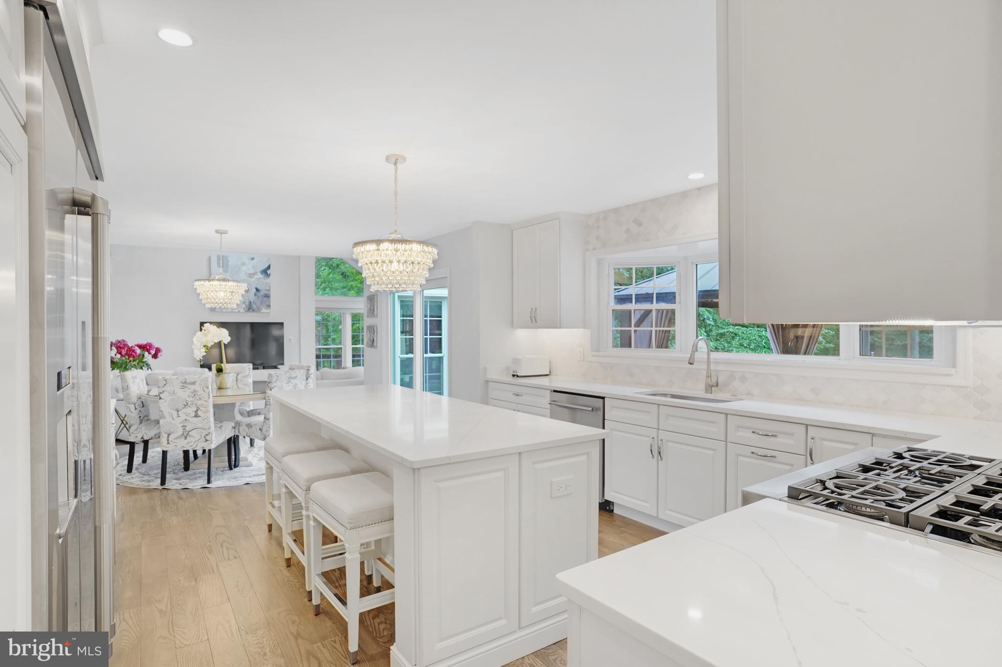 BURKE LAKE ESTATES - Residential