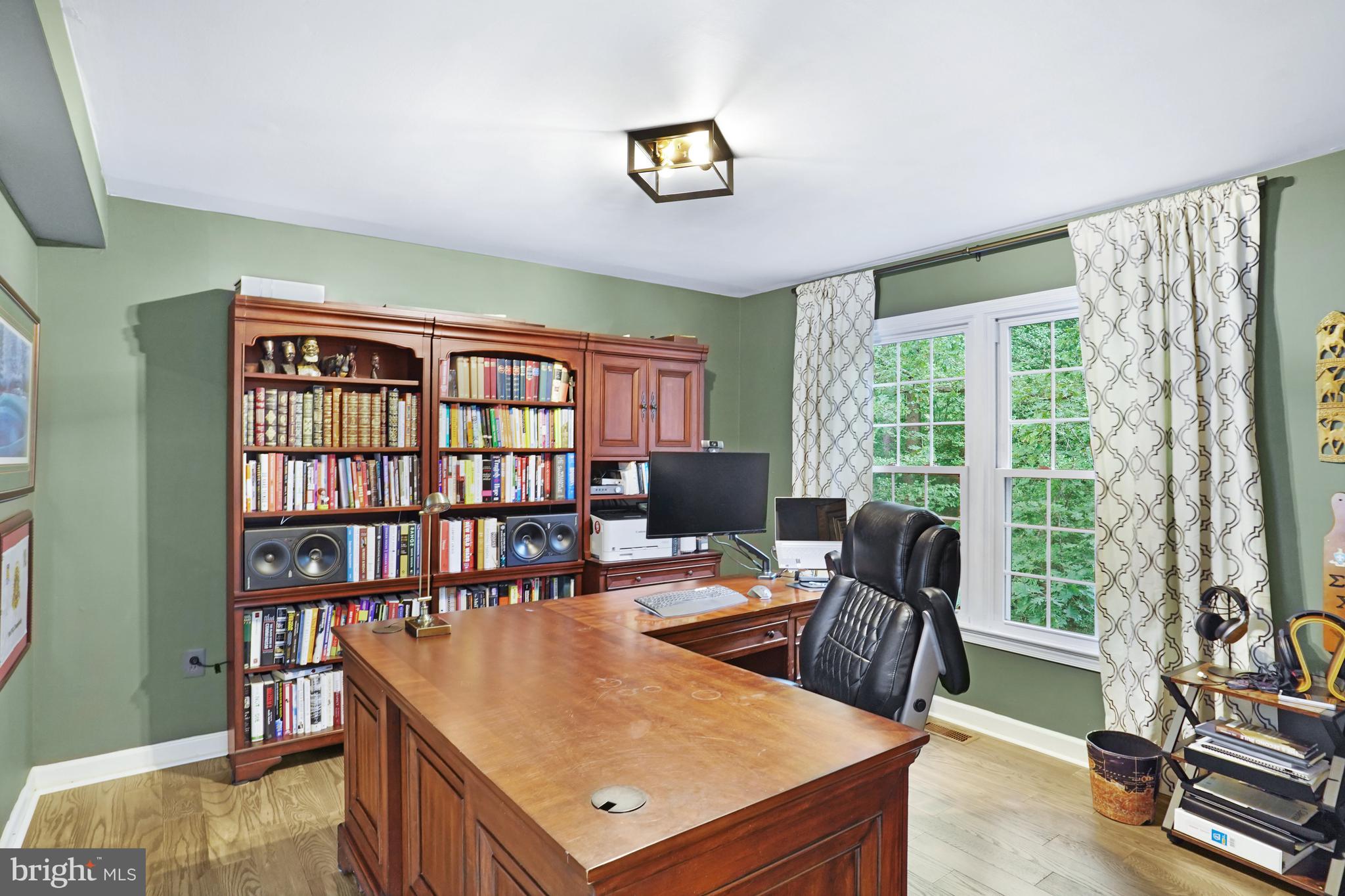 BURKE LAKE ESTATES - Residential