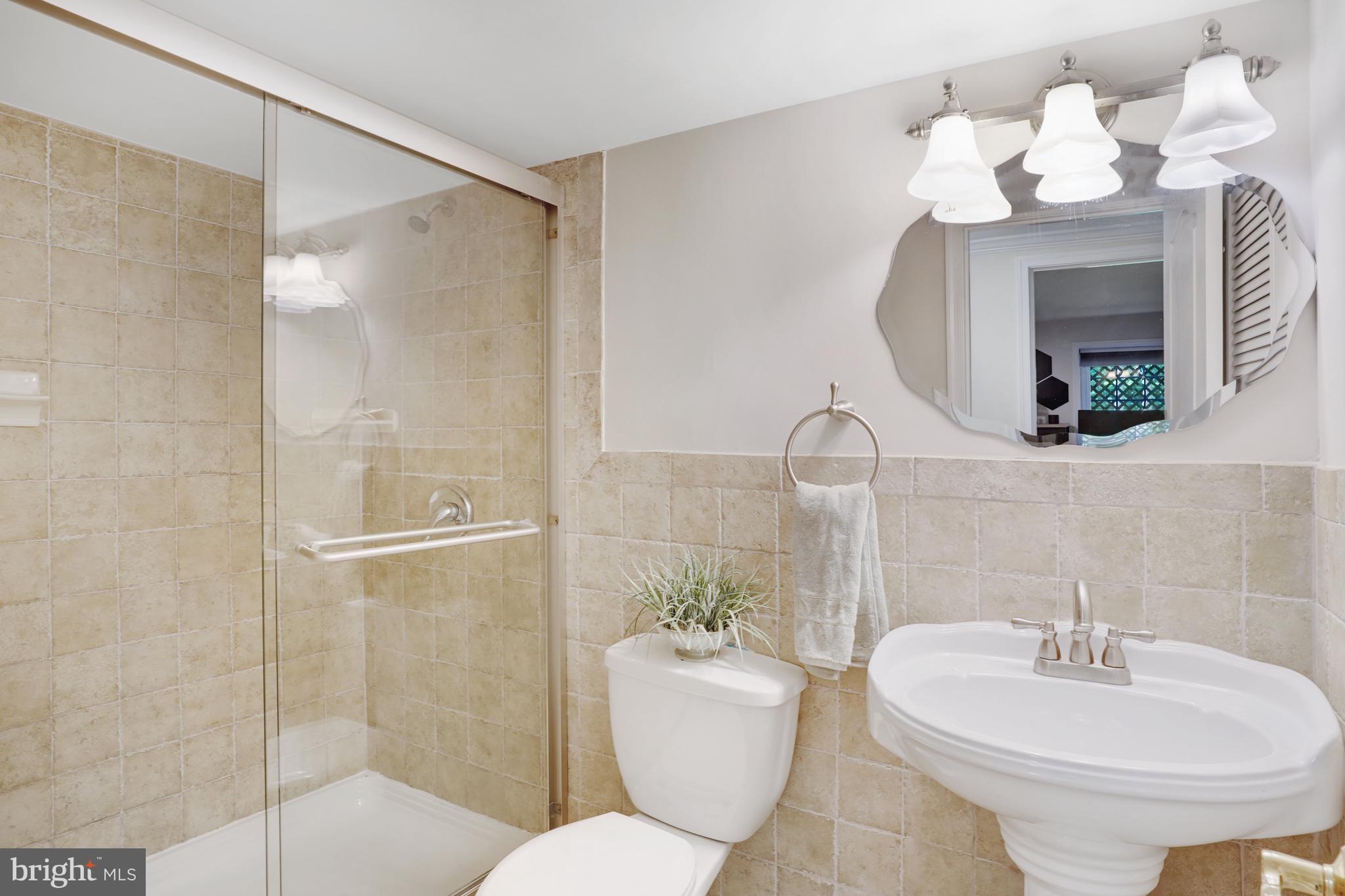 BURKE LAKE ESTATES - Residential