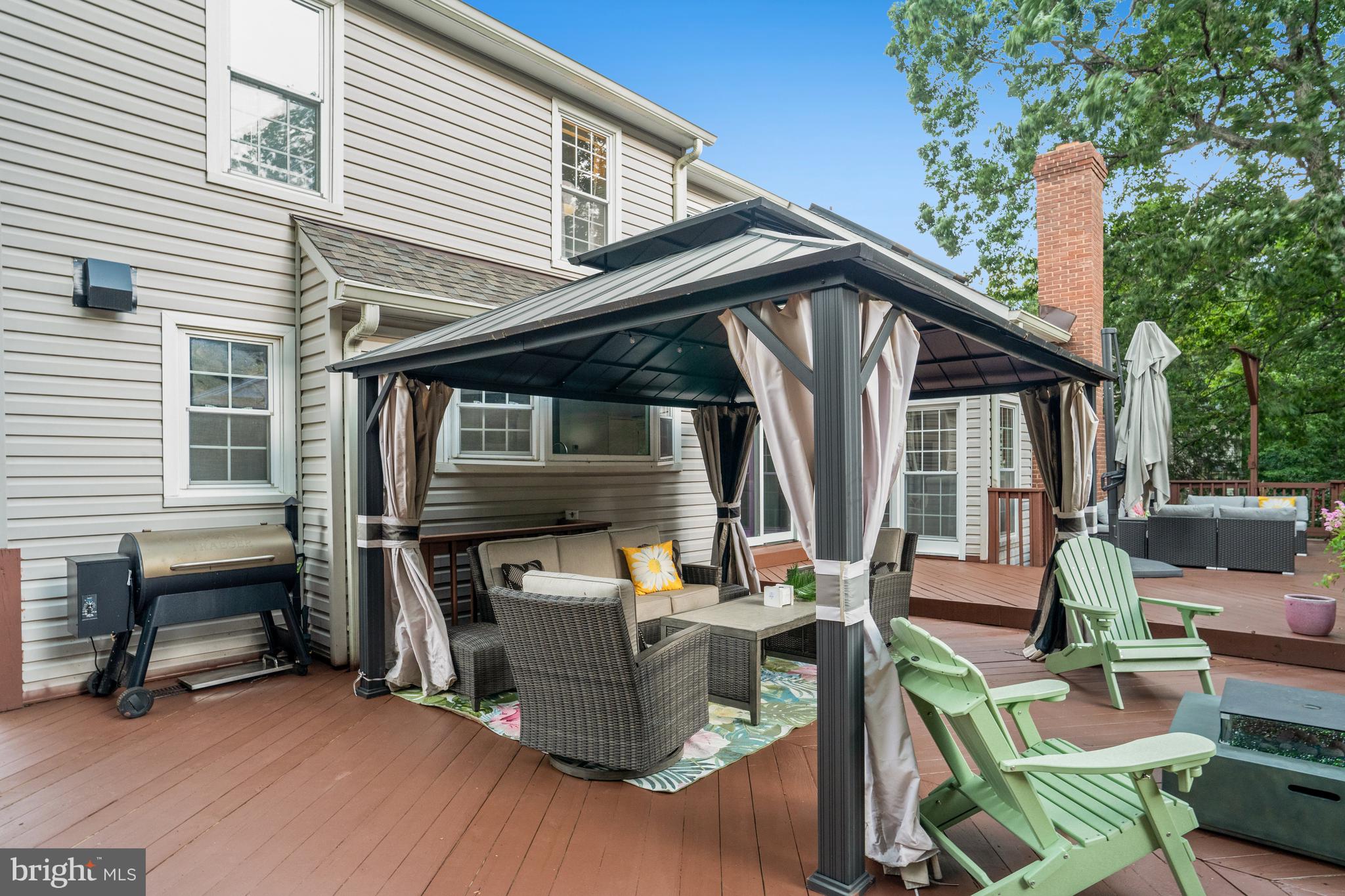 BURKE LAKE ESTATES - Residential