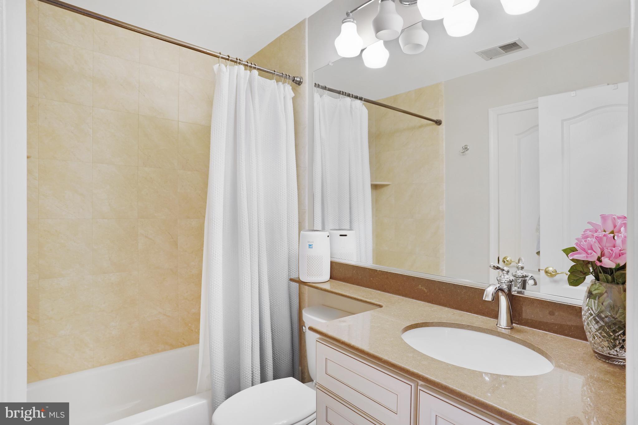 BURKE LAKE ESTATES - Residential