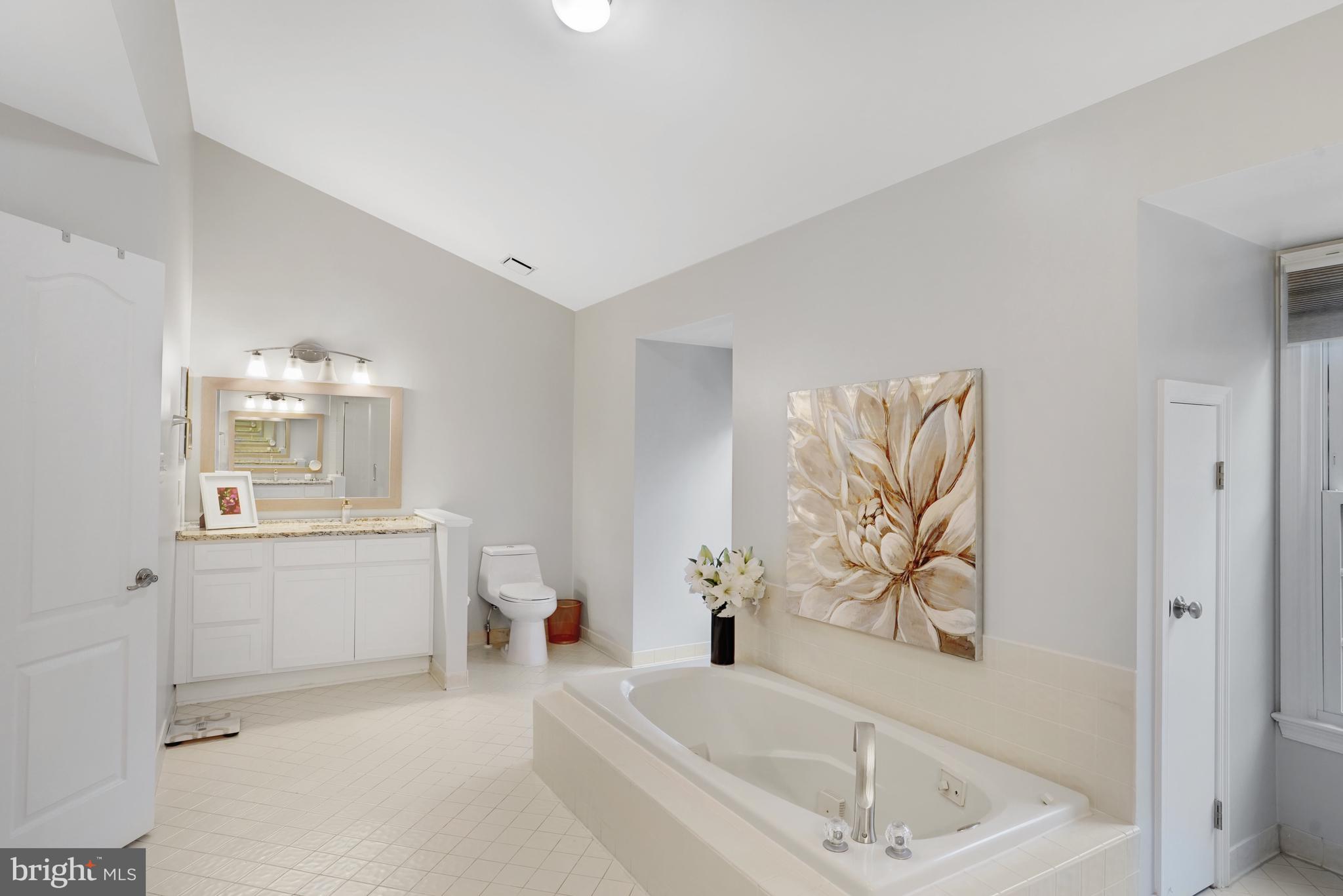 BURKE LAKE ESTATES - Residential