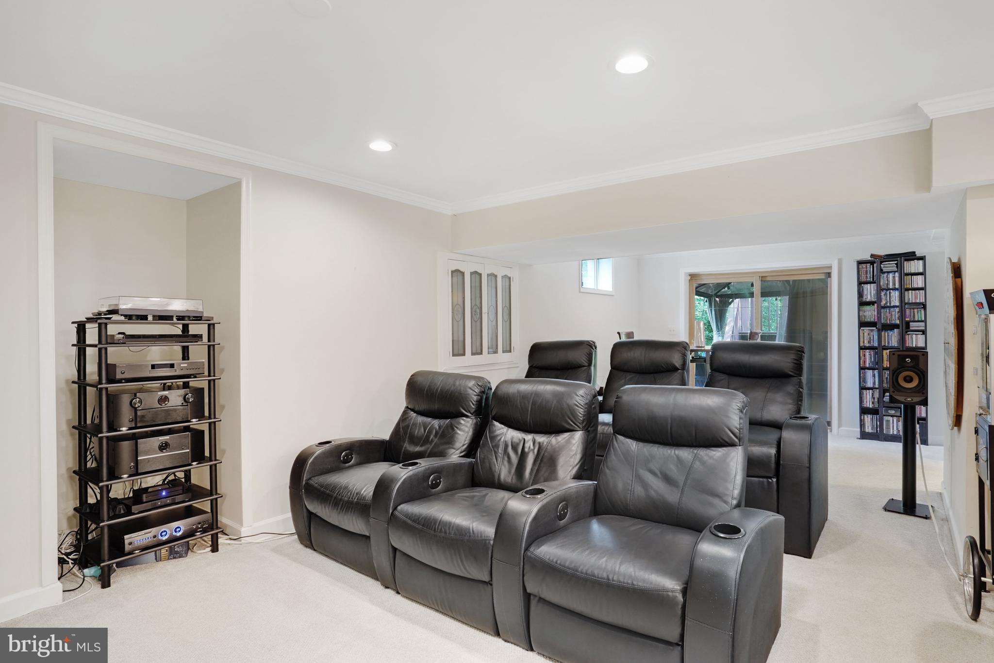 BURKE LAKE ESTATES - Residential