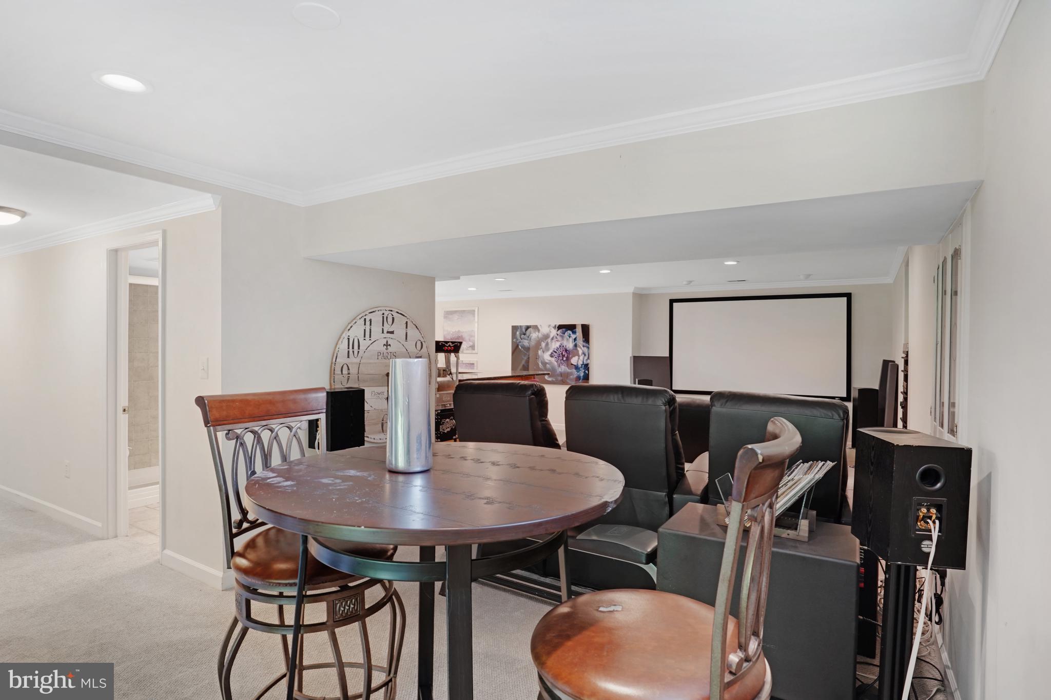 BURKE LAKE ESTATES - Residential