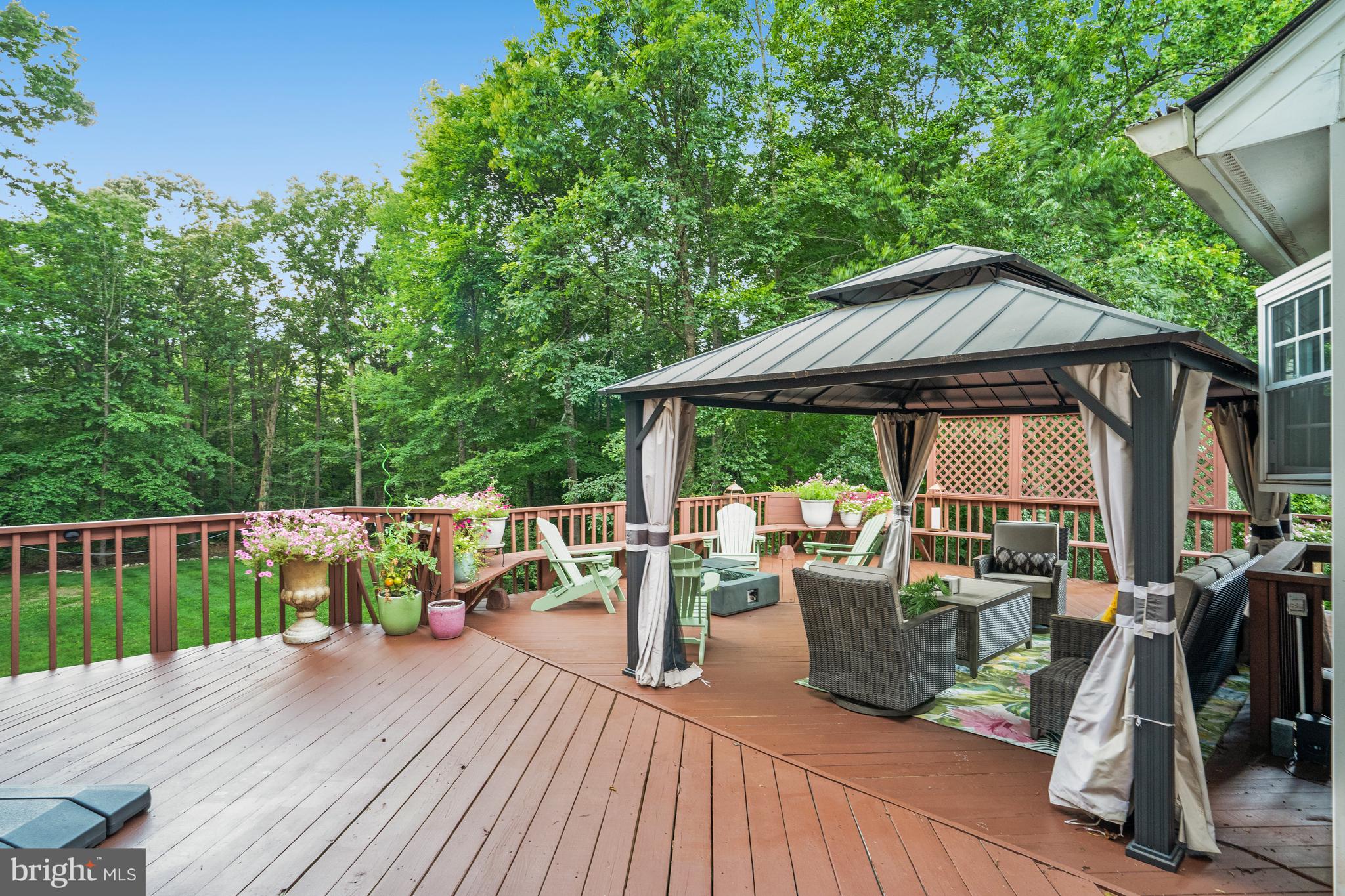 BURKE LAKE ESTATES - Residential