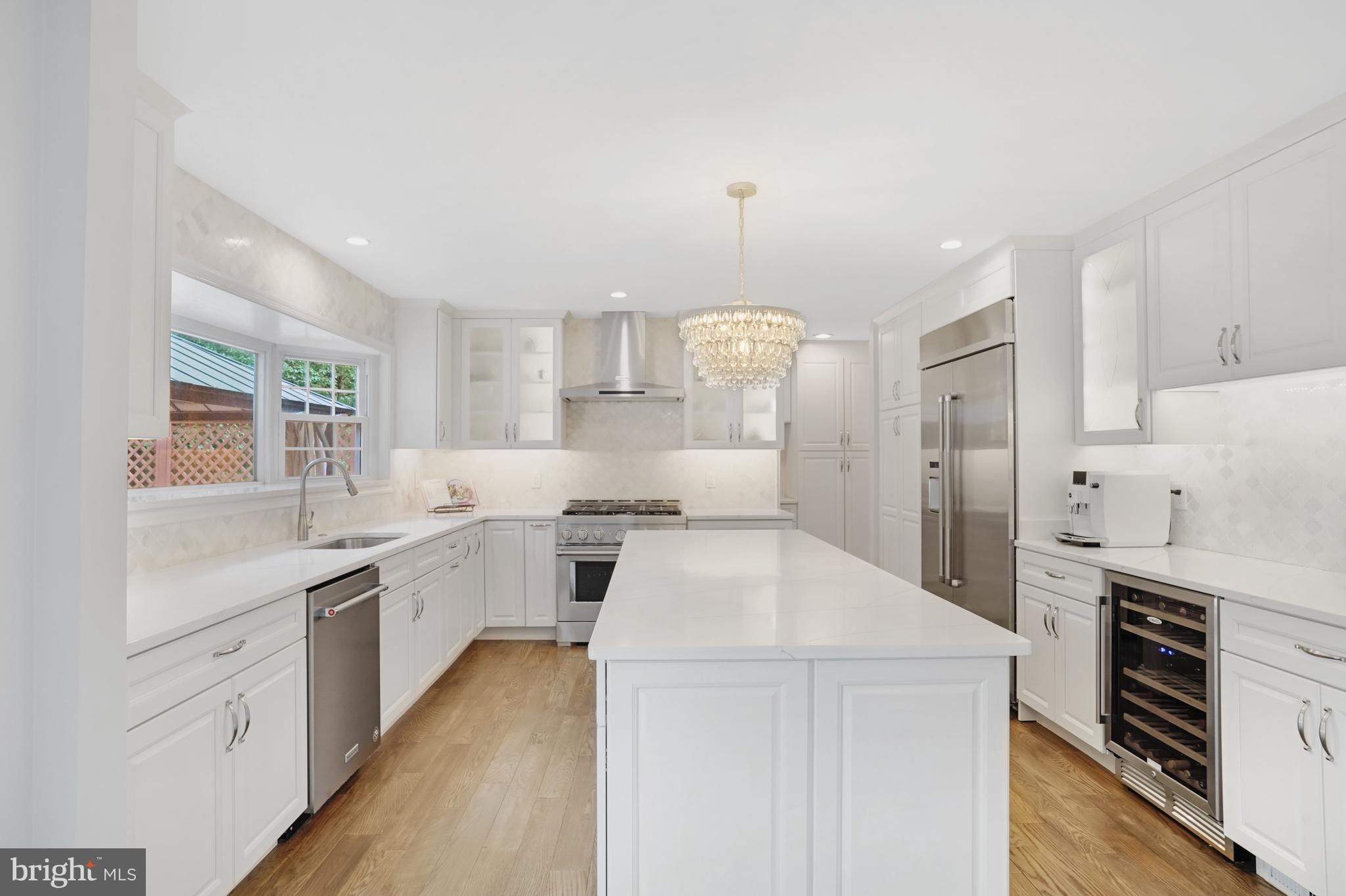 BURKE LAKE ESTATES - Residential