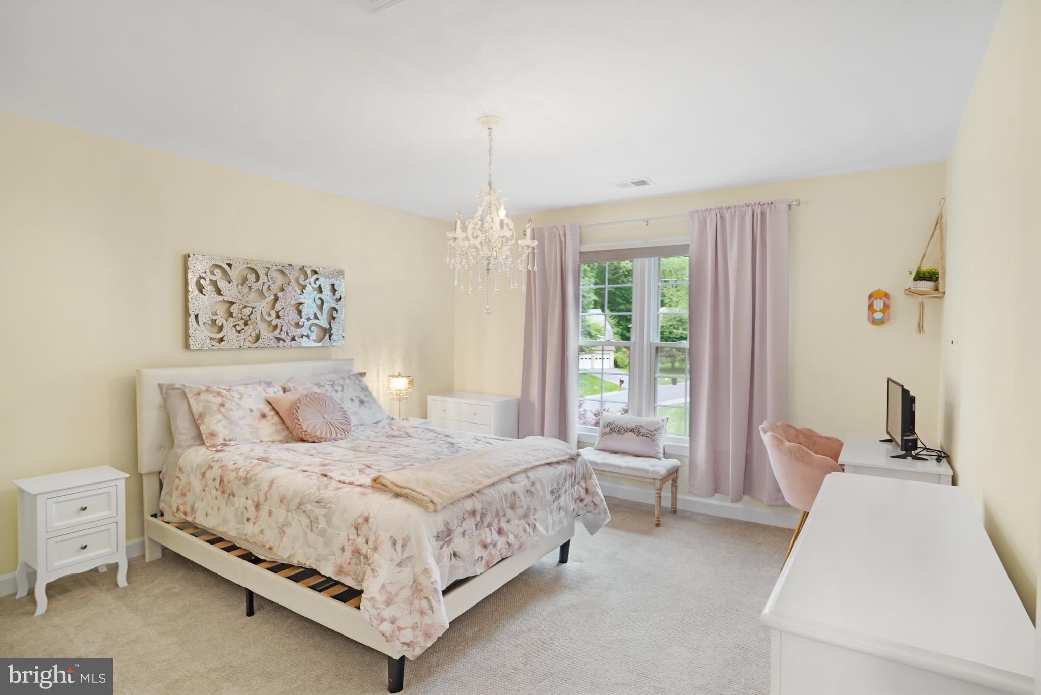 BURKE LAKE ESTATES - Residential