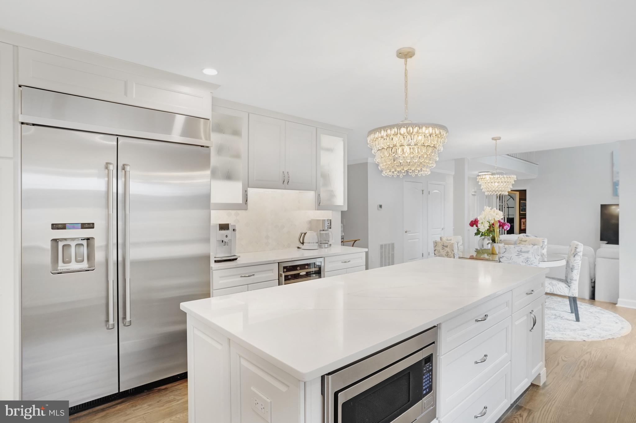 BURKE LAKE ESTATES - Residential