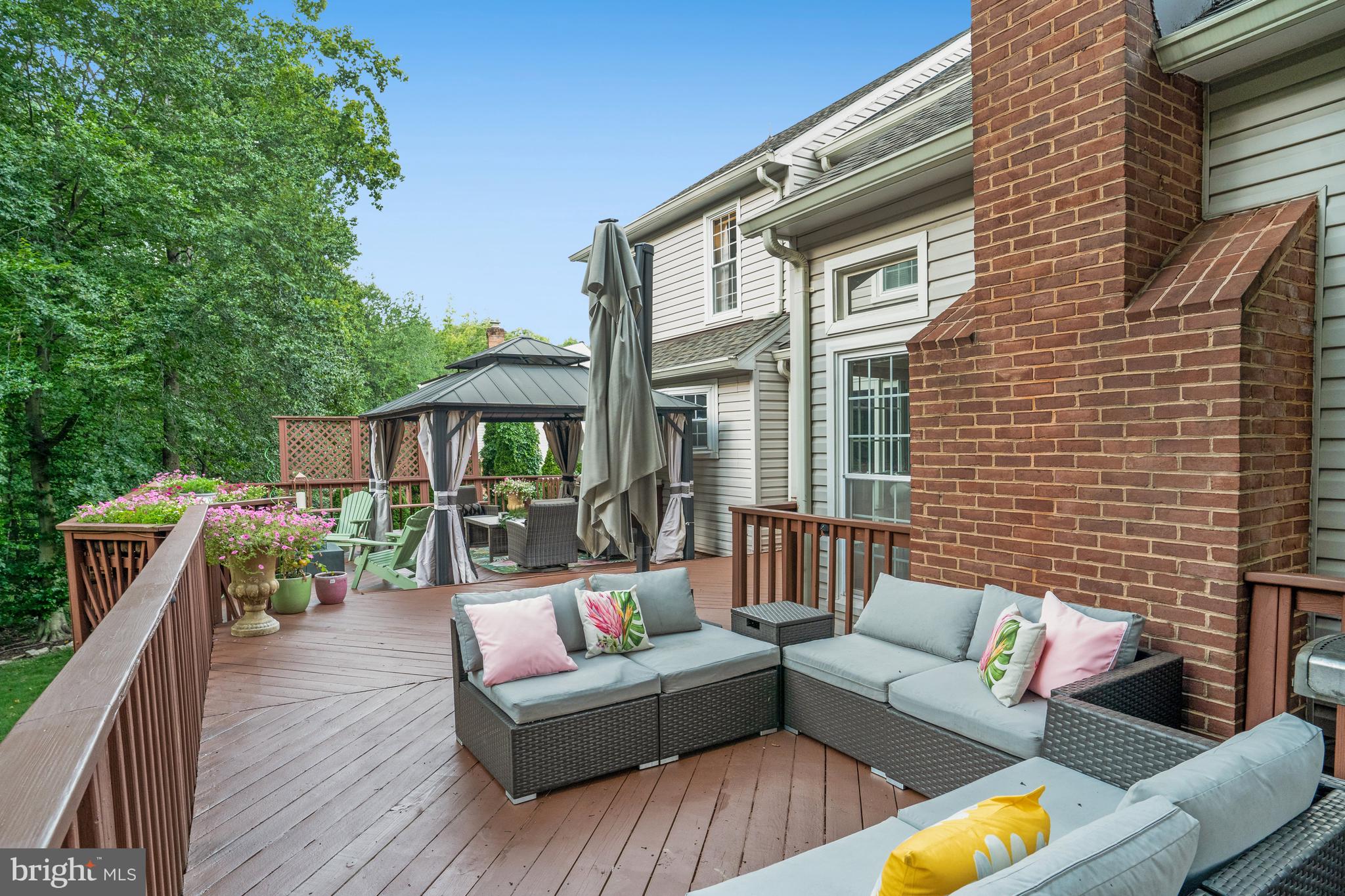 BURKE LAKE ESTATES - Residential