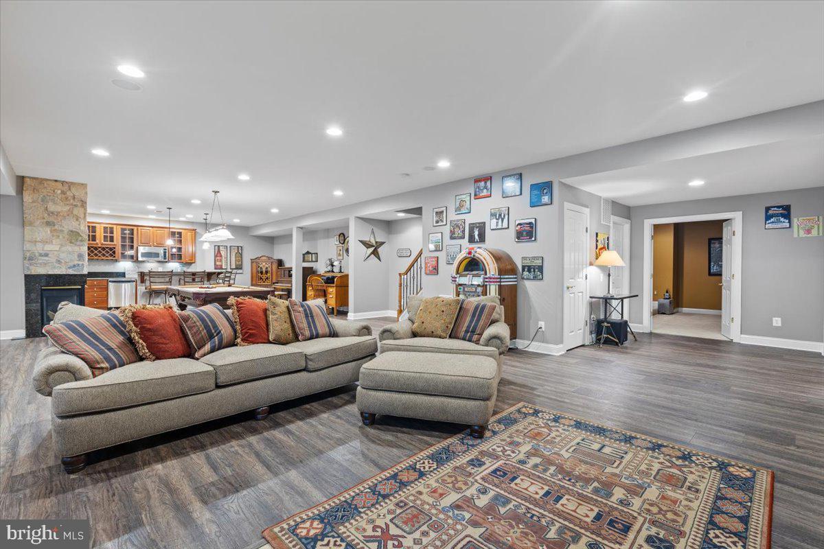 CEDAR CREST - Residential