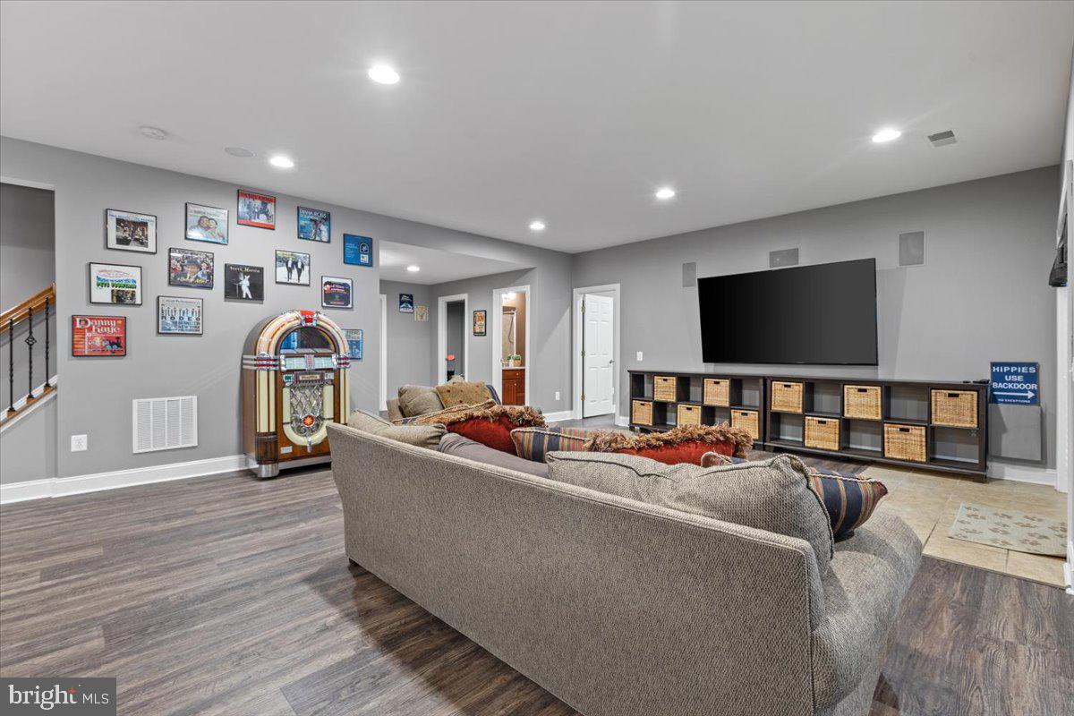 CEDAR CREST - Residential