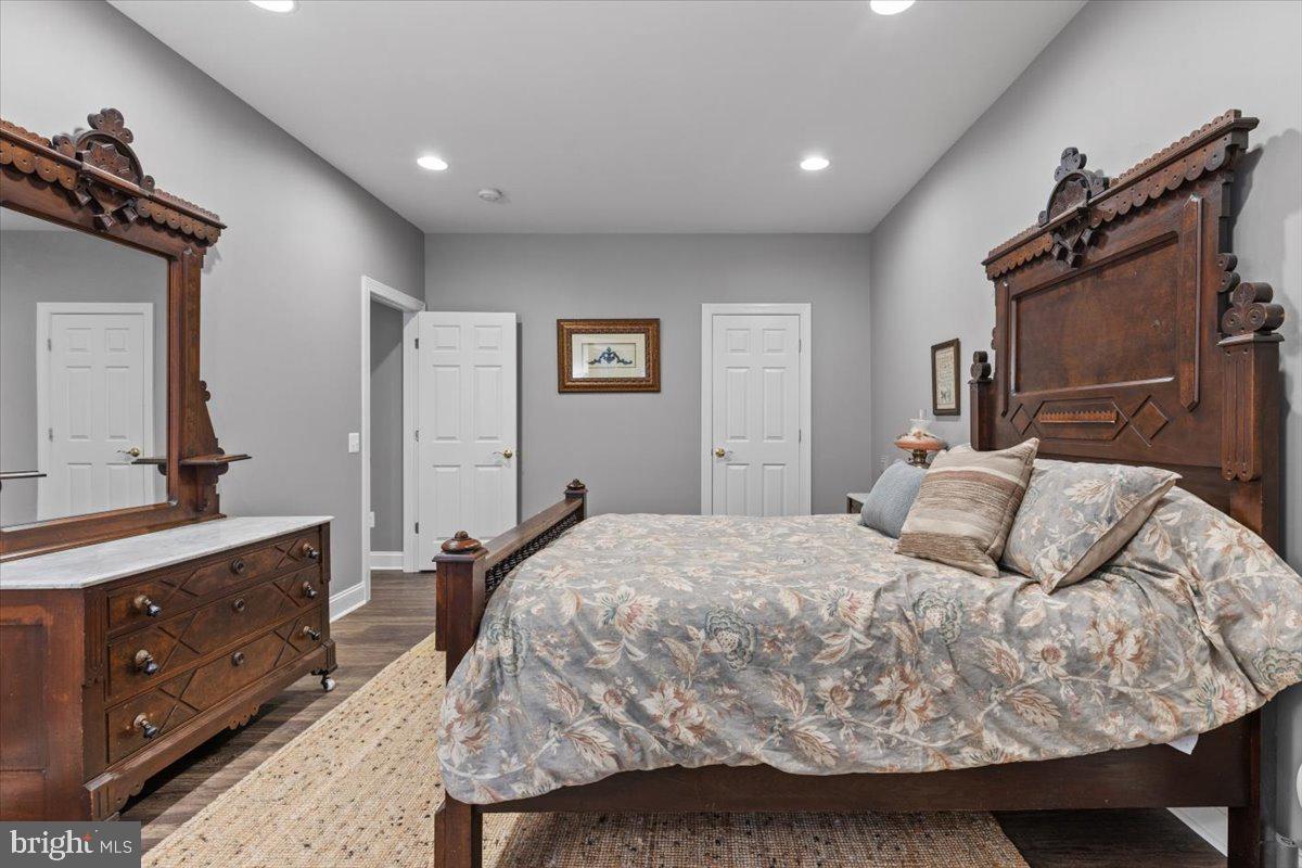 CEDAR CREST - Residential