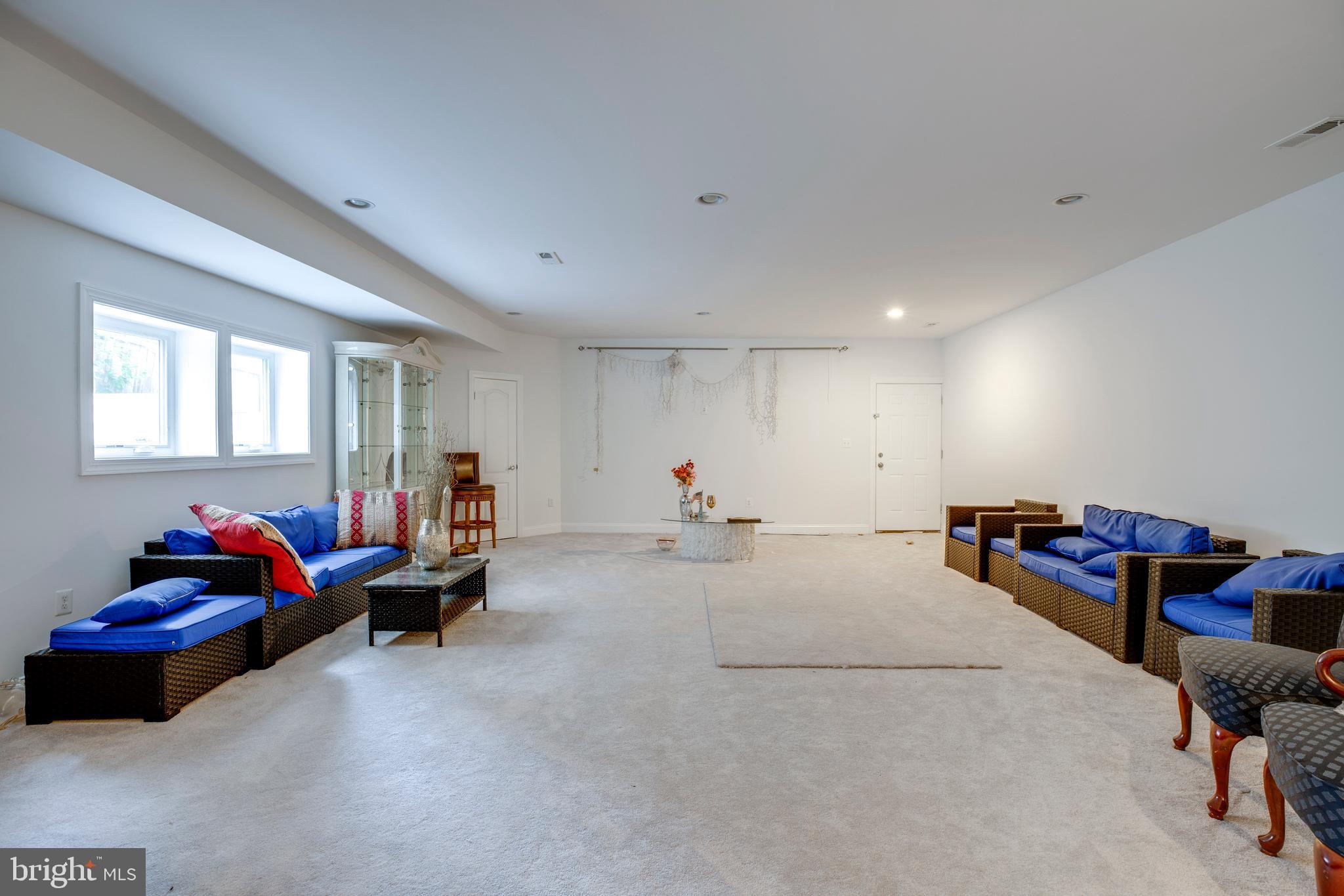 FAIRFAX HEIGHTS - Residential