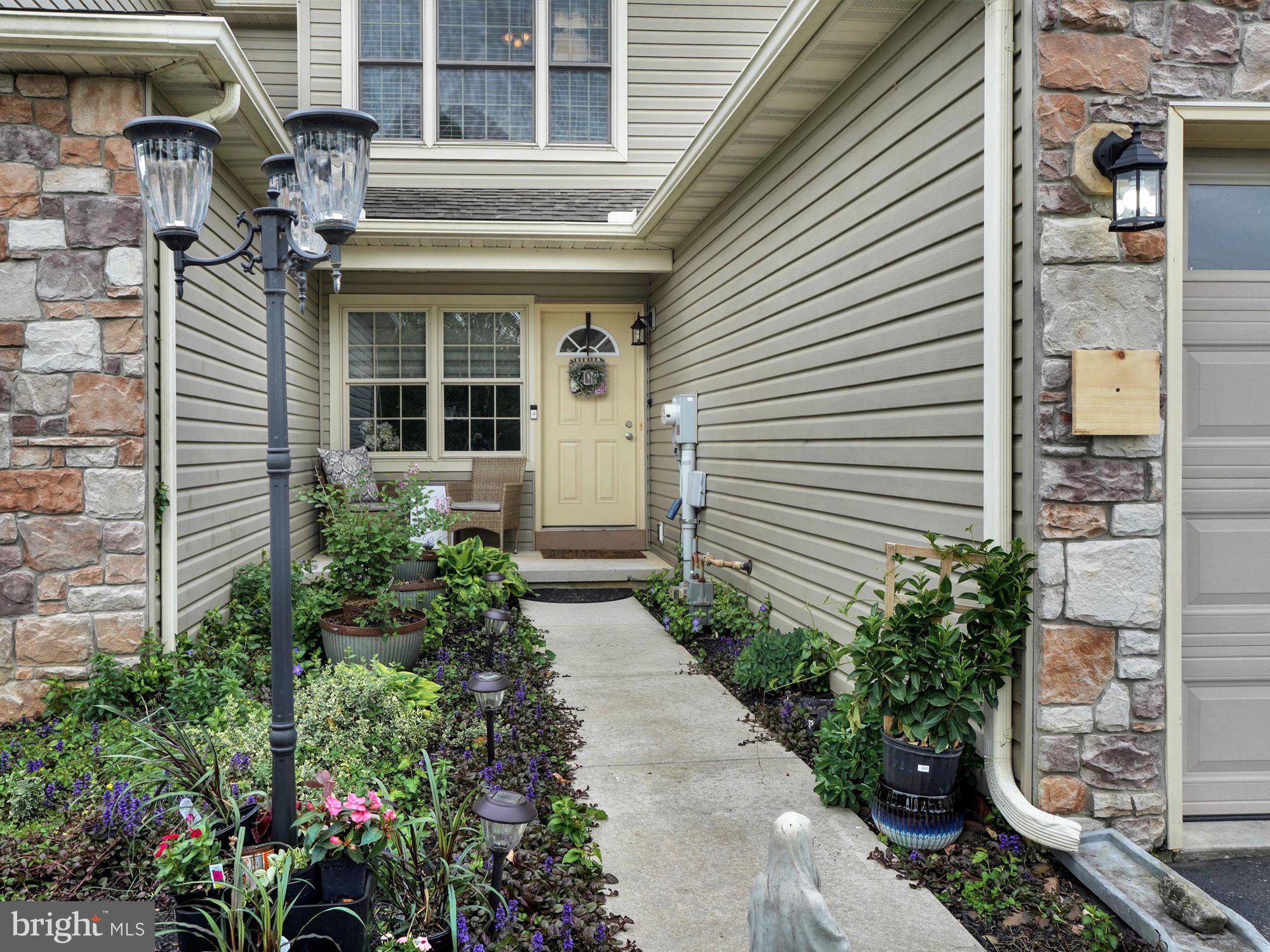 VILLAGE SQUARE COMMONS - Residential