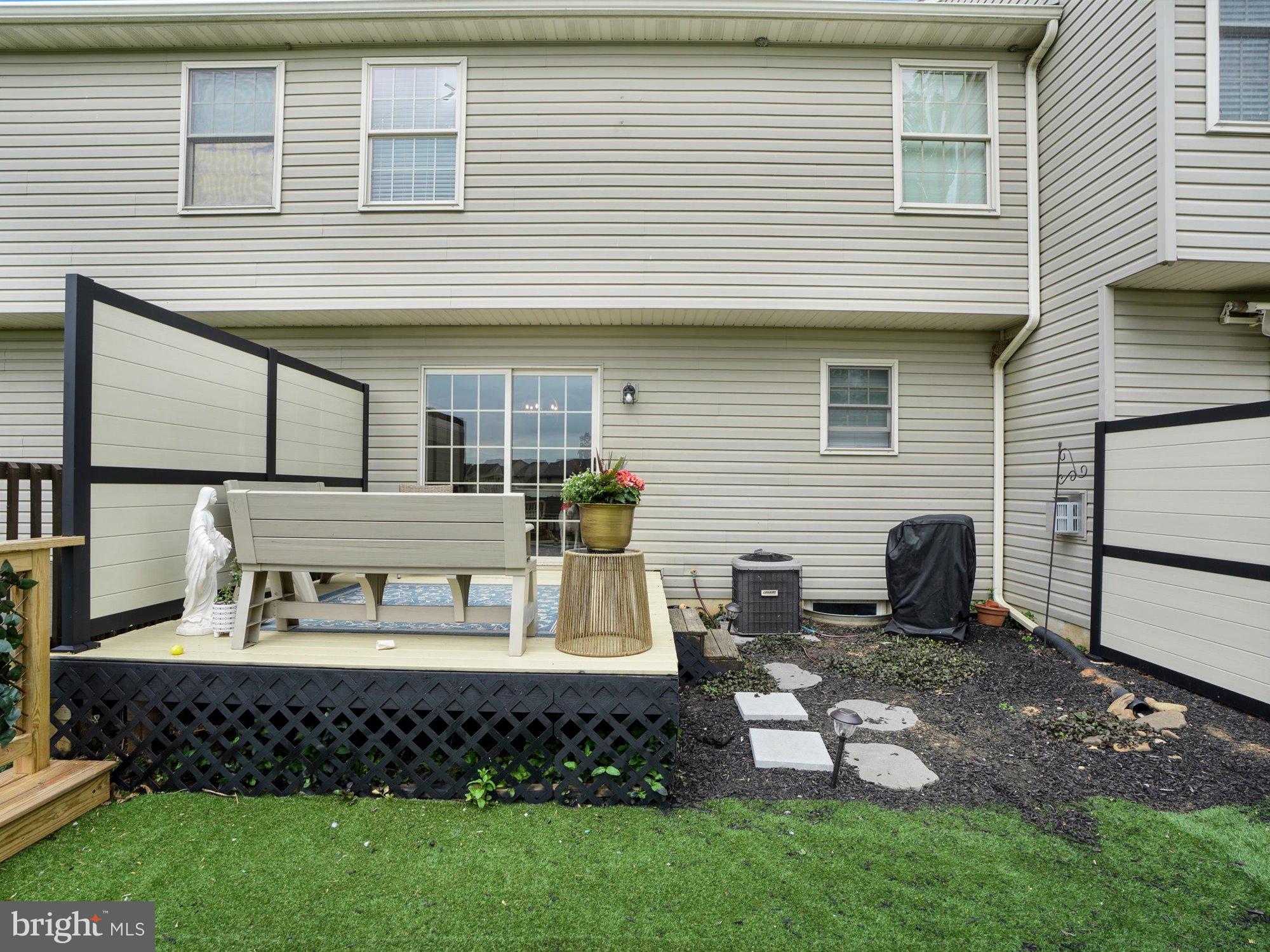 VILLAGE SQUARE COMMONS - Residential