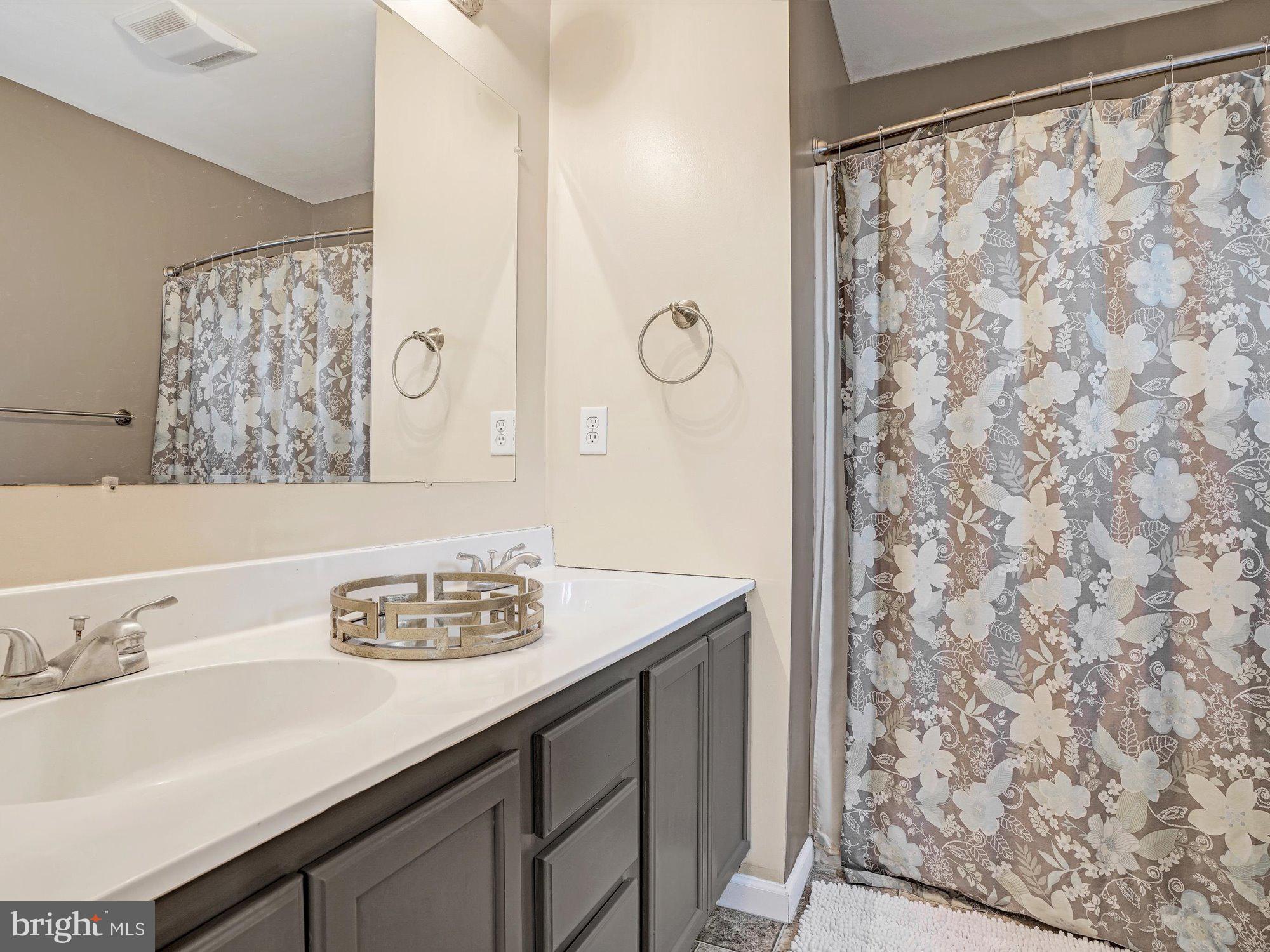 VILLAGE SQUARE COMMONS - Residential