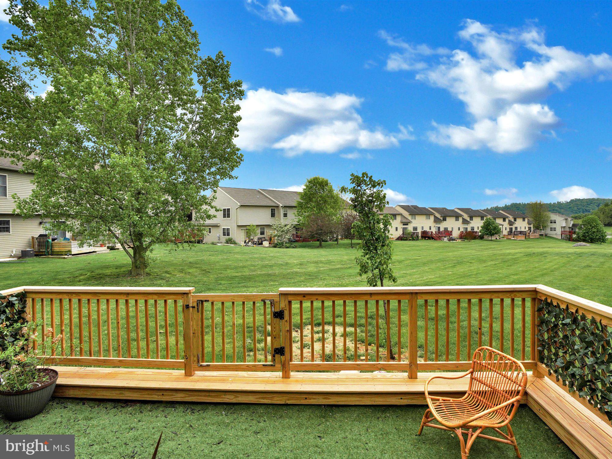 VILLAGE SQUARE COMMONS - Residential