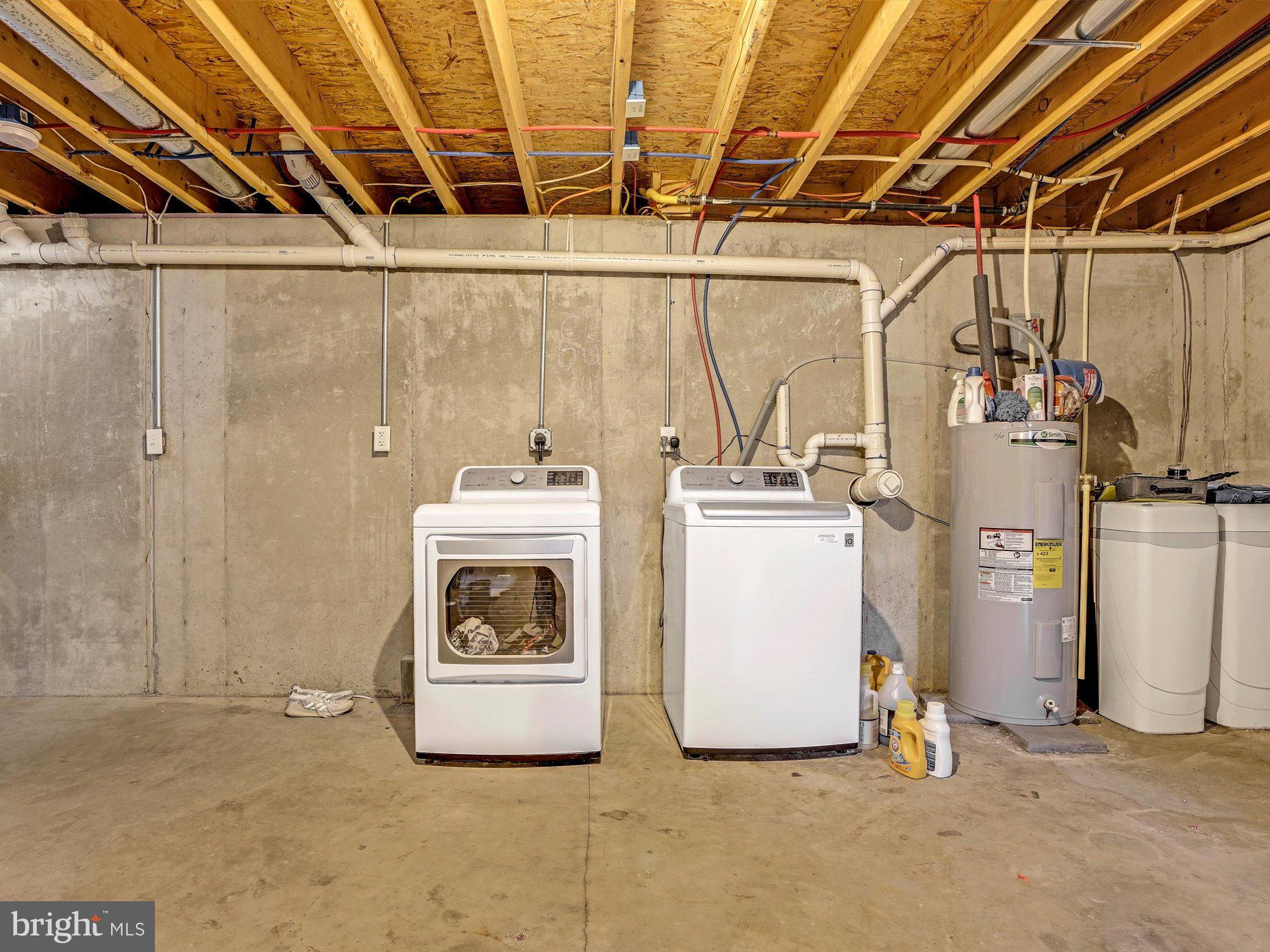 VILLAGE SQUARE COMMONS - Residential