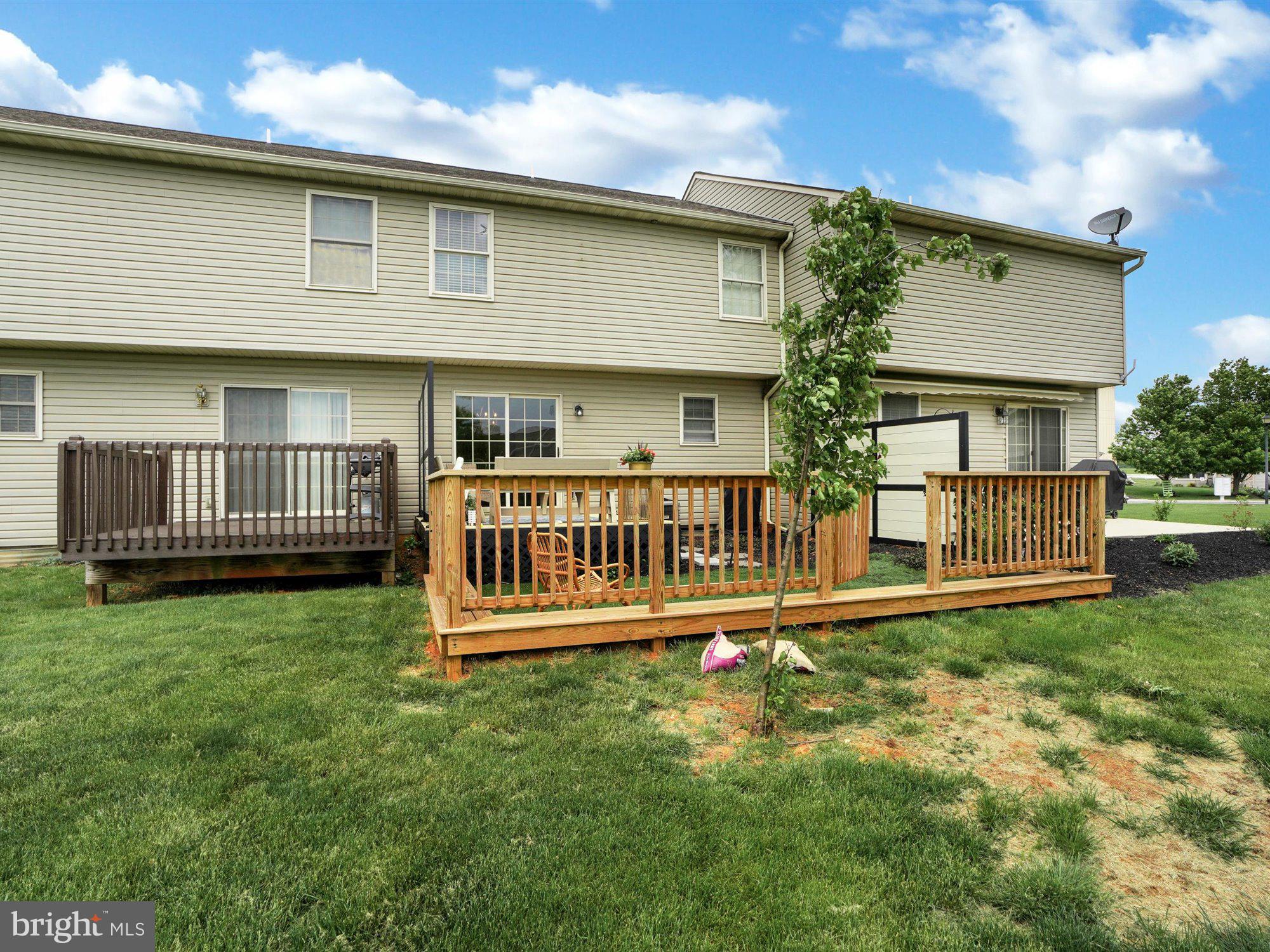 VILLAGE SQUARE COMMONS - Residential