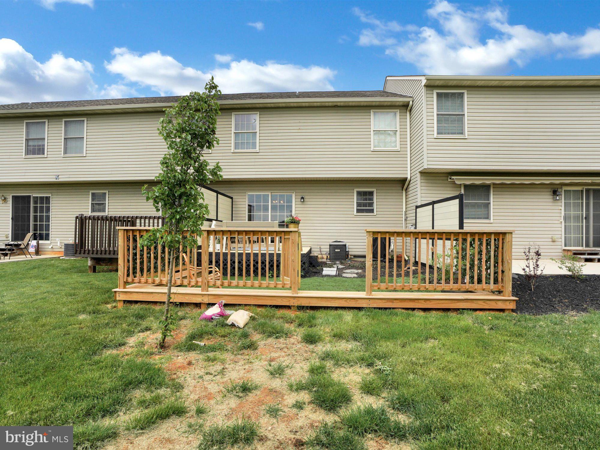 VILLAGE SQUARE COMMONS - Residential