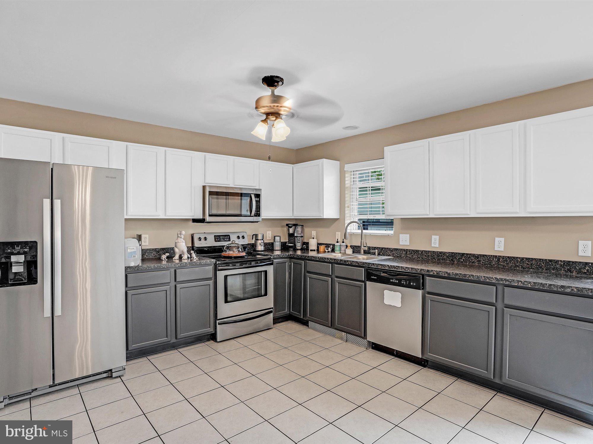 VILLAGE SQUARE COMMONS - Residential