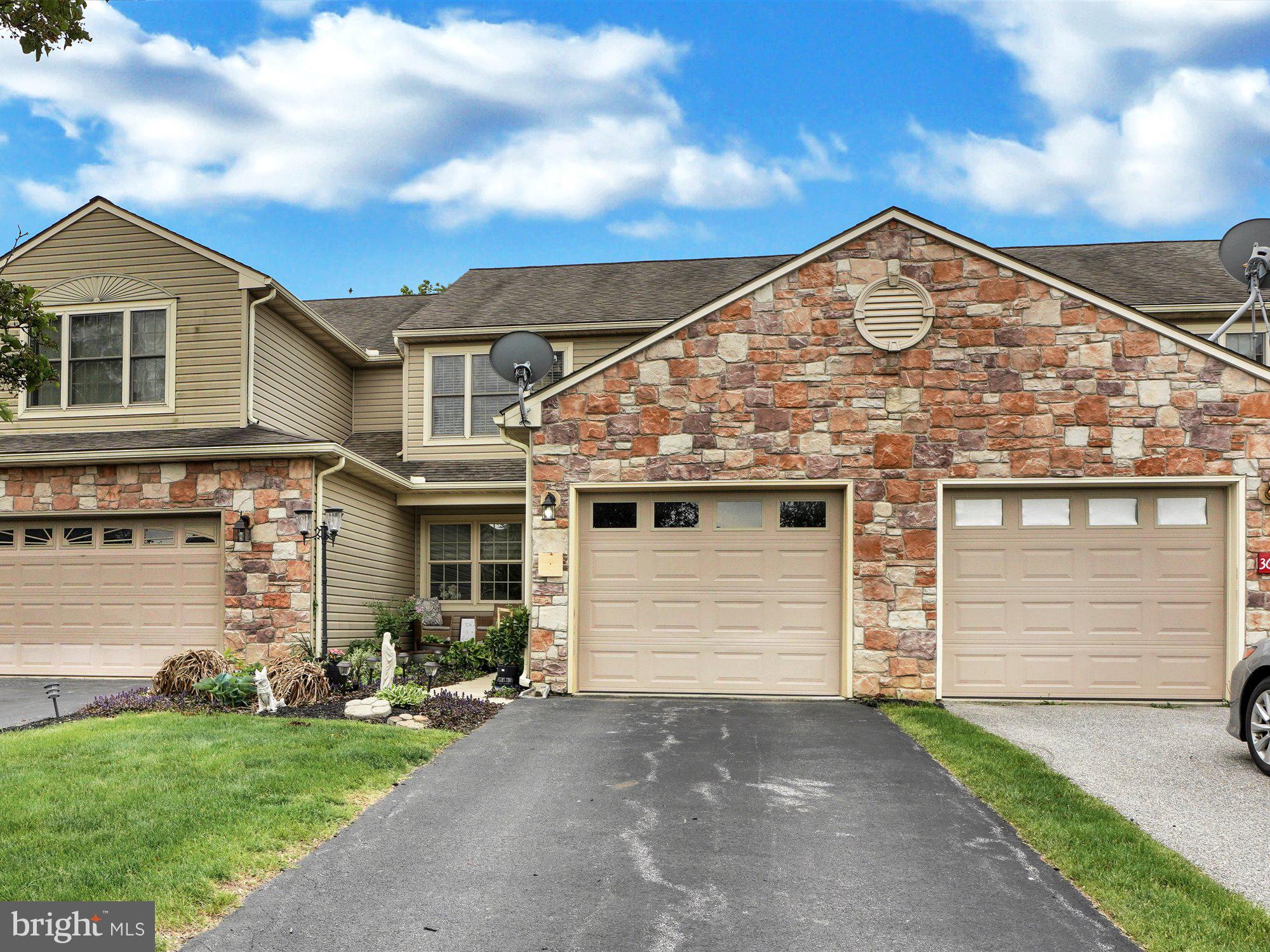 VILLAGE SQUARE COMMONS - Residential