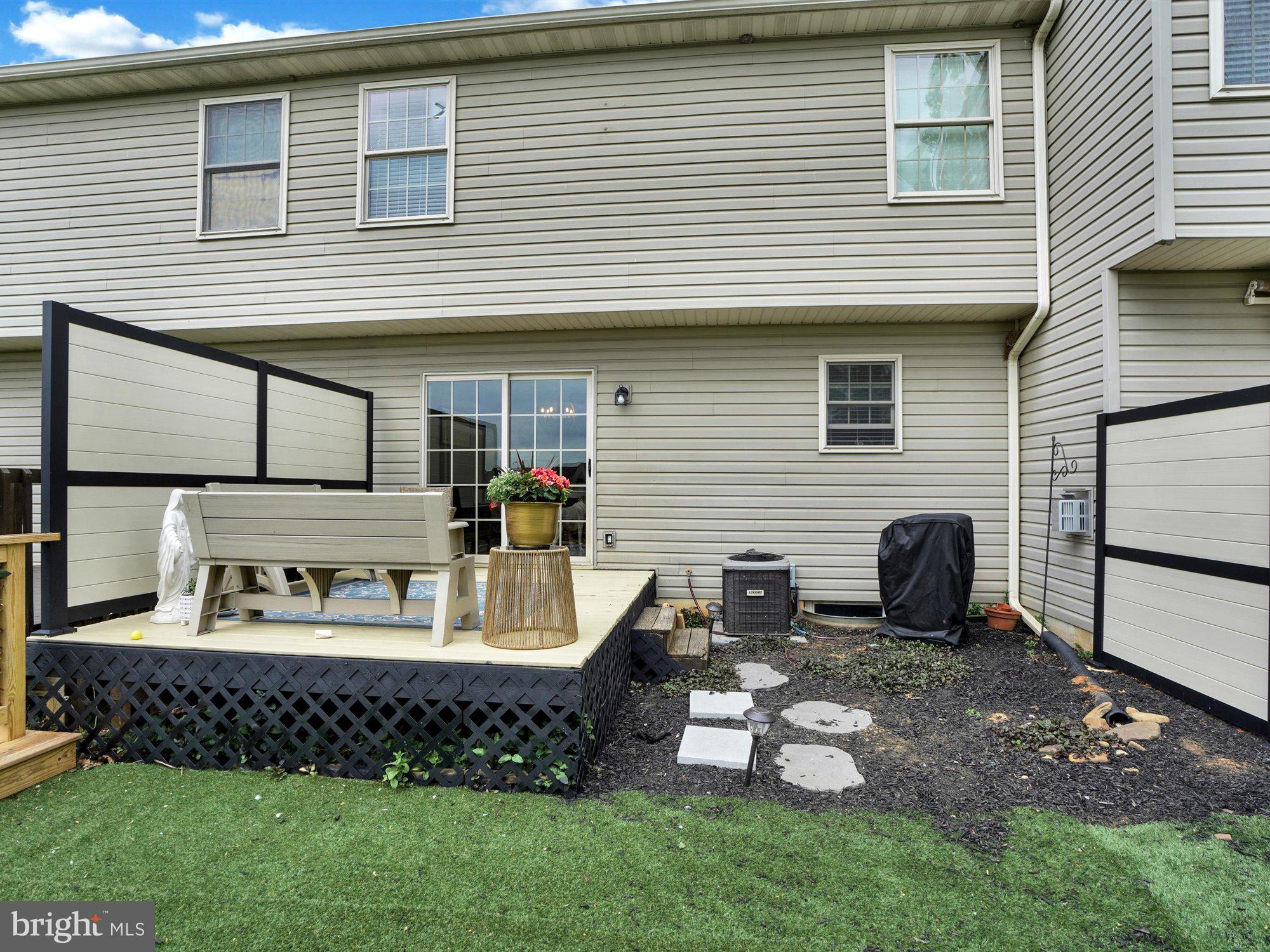 VILLAGE SQUARE COMMONS - Residential